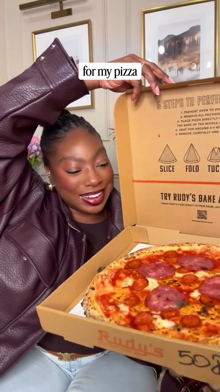 But is it Pizza Proof?! 💕✨
💕ad✨ @HudaBeauty #HudasFridayFeast #mukbangvideo @wearerudyspizza #lipcontourchallenge #hudabeautymakeup #lipcombo @tracepublicity

#LTKuk #LTKunboxing #LTKbeauty