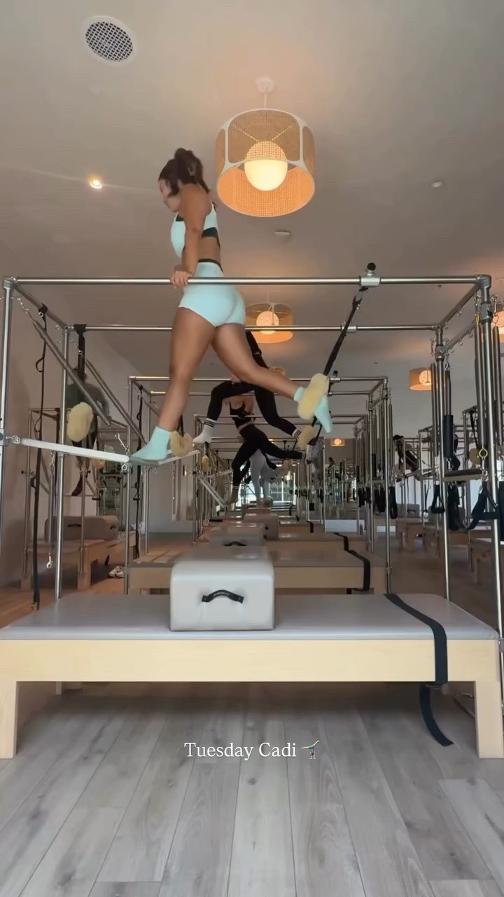 Tuesday Cadi 🤸🏻‍♀️ @mysundaypilates @pila.barre