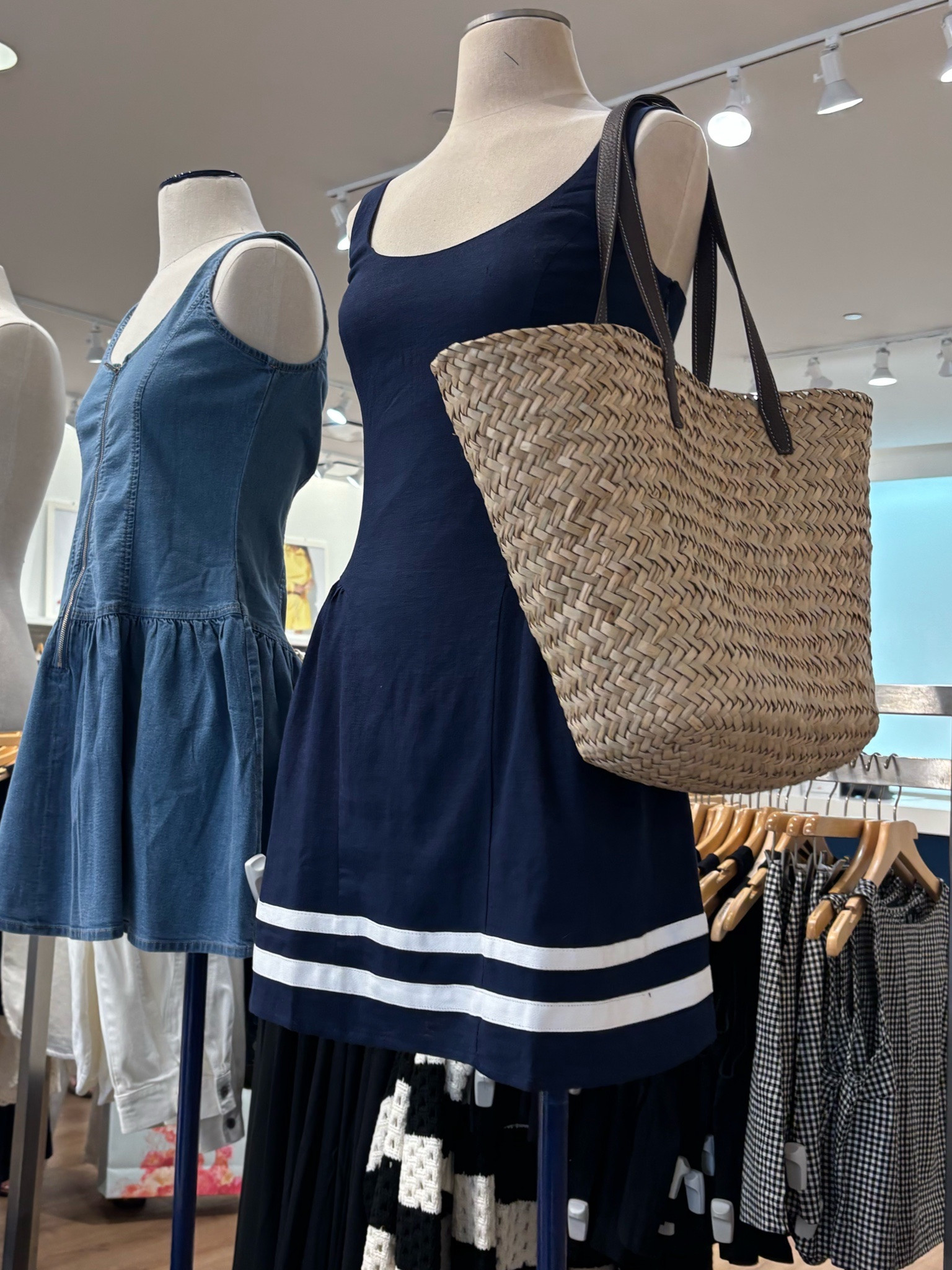 Most gap dresses are half price!


#LTKSeasonal #LTKSaleAlert #LTKootd