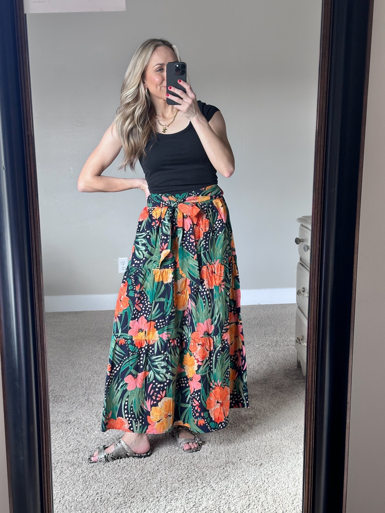 I am obsessed with this skirt! It’s such a fun print and would be sooo cute for vacation! 

True to size.

Code: TIERNEY15 saves you money!

#LTKStyleTip #LTKWatchNow #LTKFindsUnder100