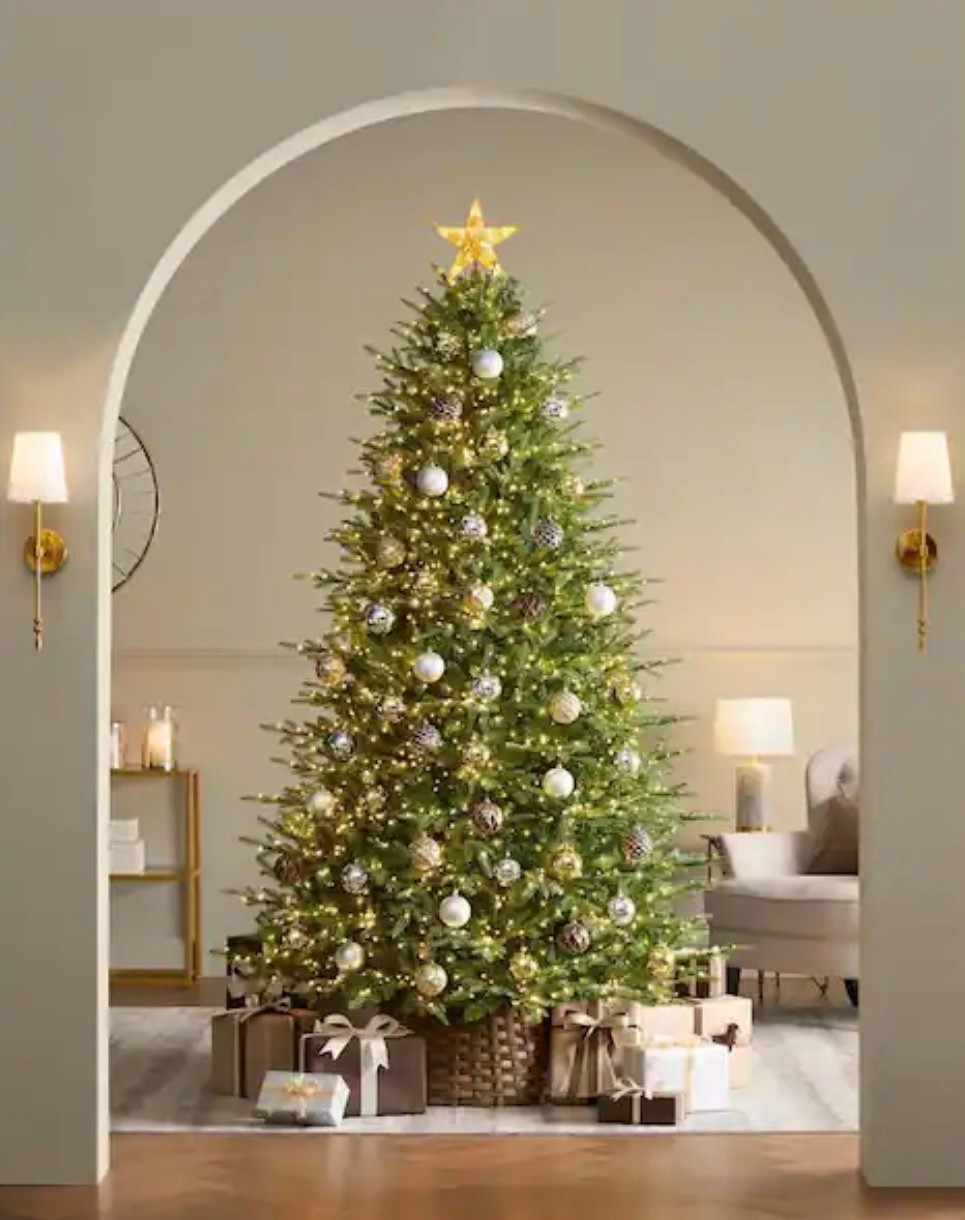 Our Christmas tree 🎄 🤍



#LTKHoliday #LTKHome #LTKSeasonal
