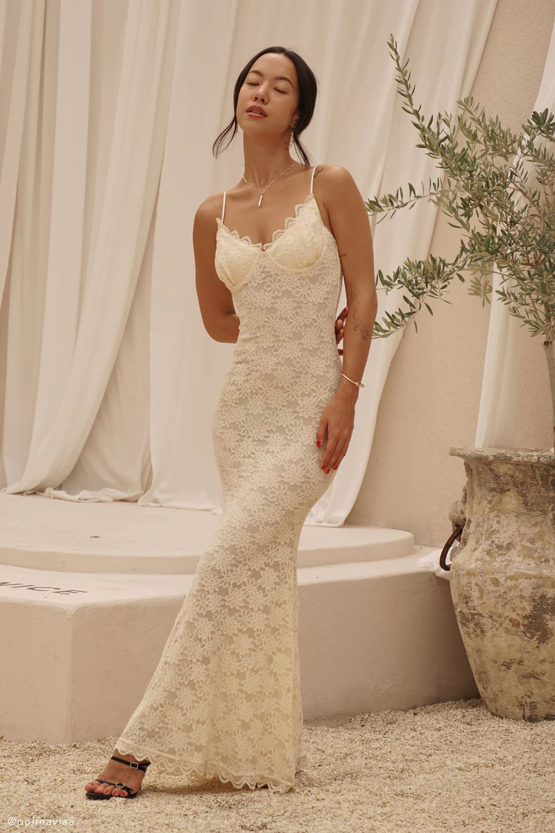 Joelle Lace Cupped Maxi Dress - Ivory | MESHKI US