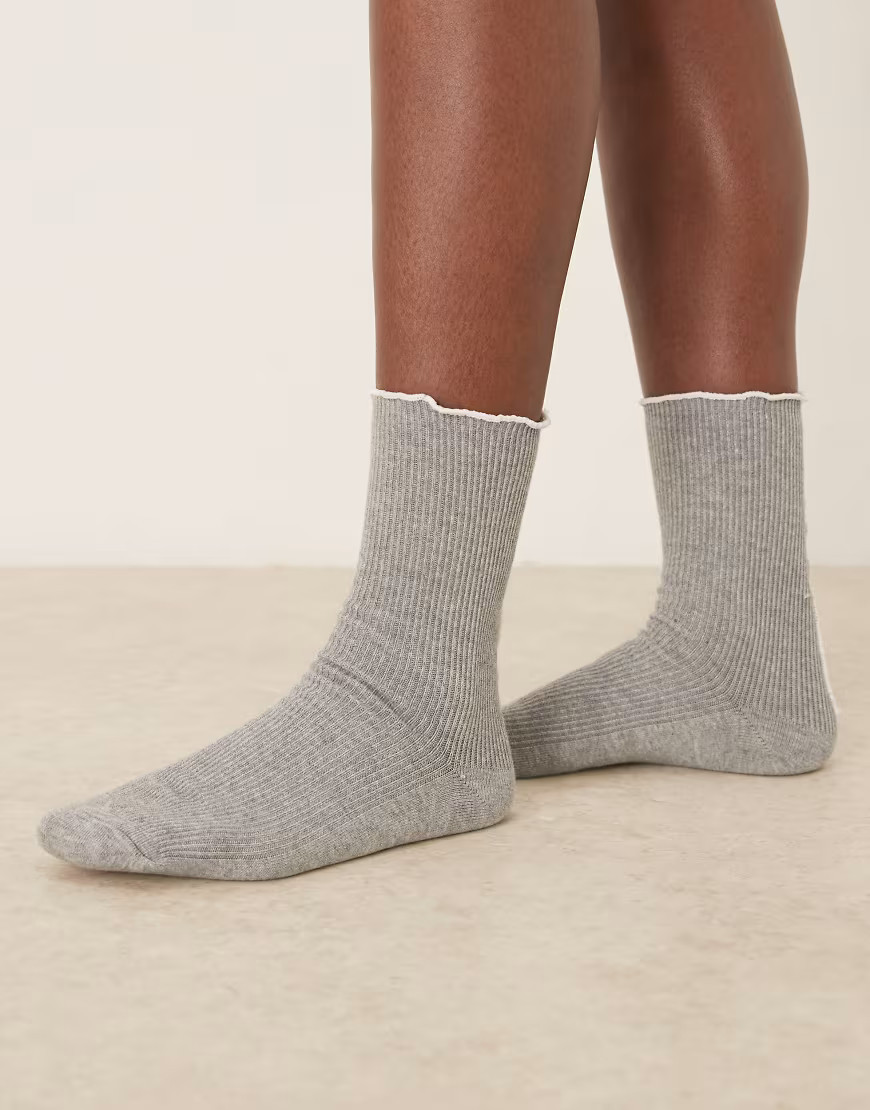ASOS DESIGN wavy stitched detail socks in light gray and white-Black | ASOS (Global)