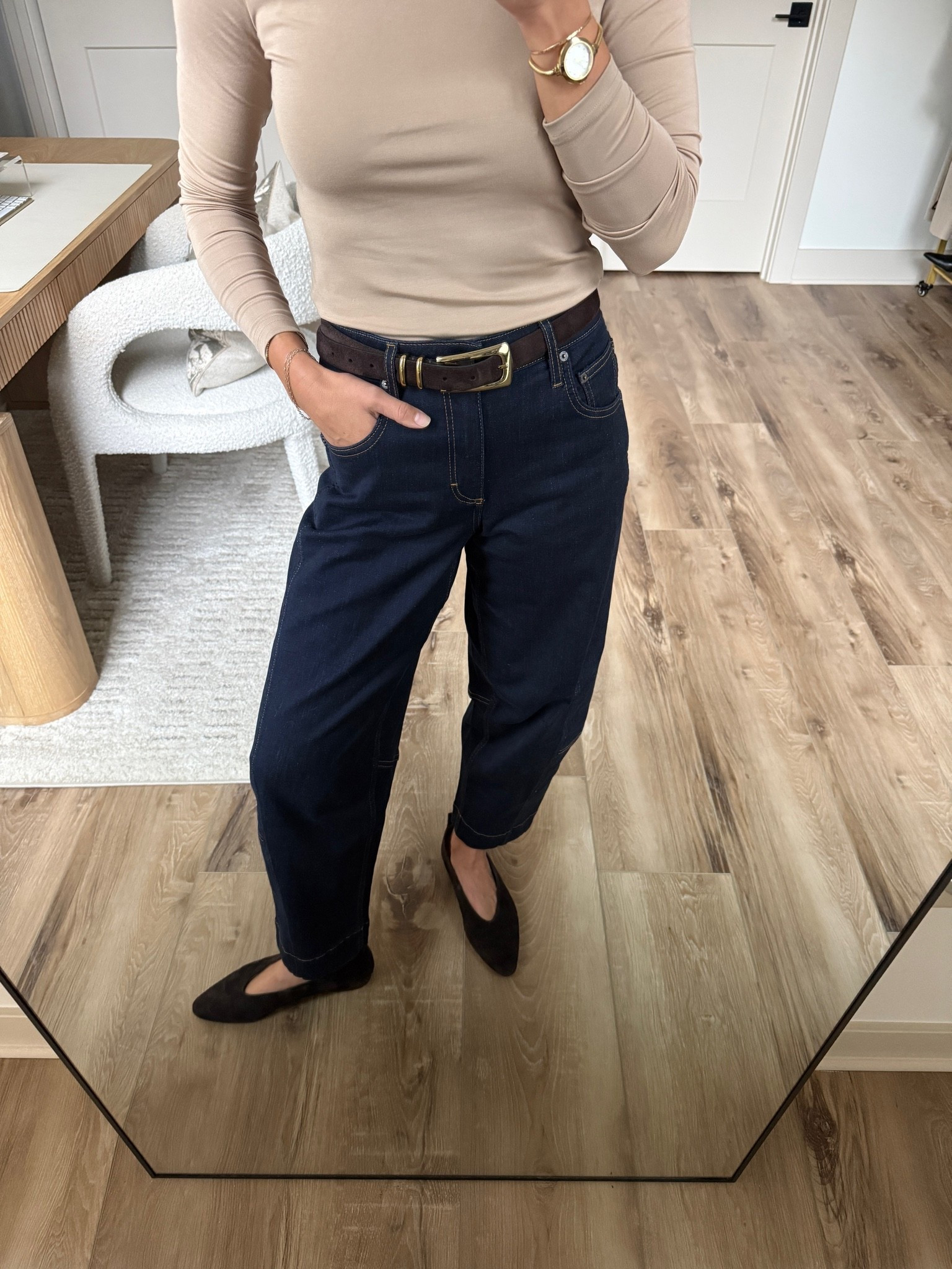 Wearing 4/reg jeans (sized up one), small long sleeve, small belt, flats tts

@Ruti