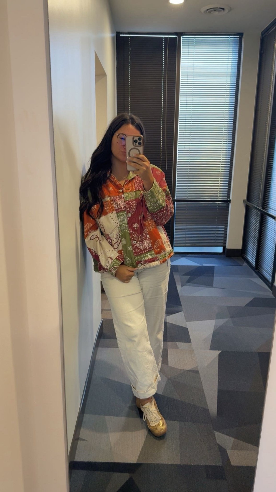 Patchwork button down outfit 🤍
Styled this printed top with white straight leg jeans + neutral sneakers for an easy everyday look. Casual, comfy, and still cute.

#LTKootd