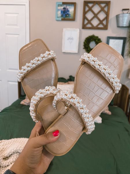 Amazon, sandals

#LTKSeasonal #LTKstyletip #LTKshoecrush