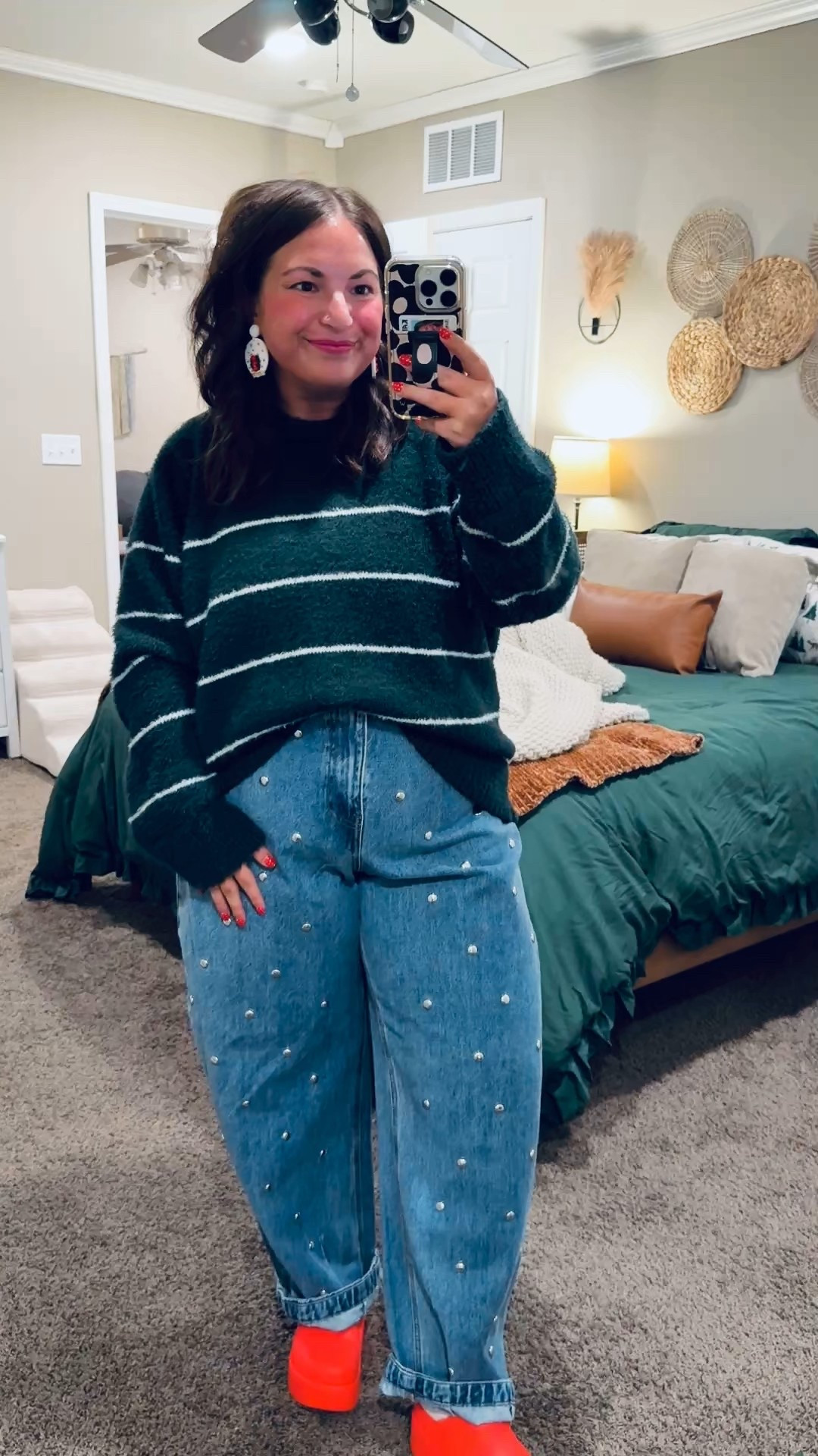 clogs: fit oversized // wearing a size 4
jeans: fit oversized // wearing a 14
sweater: fits true to size // wearing a large 

 

#LTKHoliday #LTKSeasonal #LTKFindsUnder50