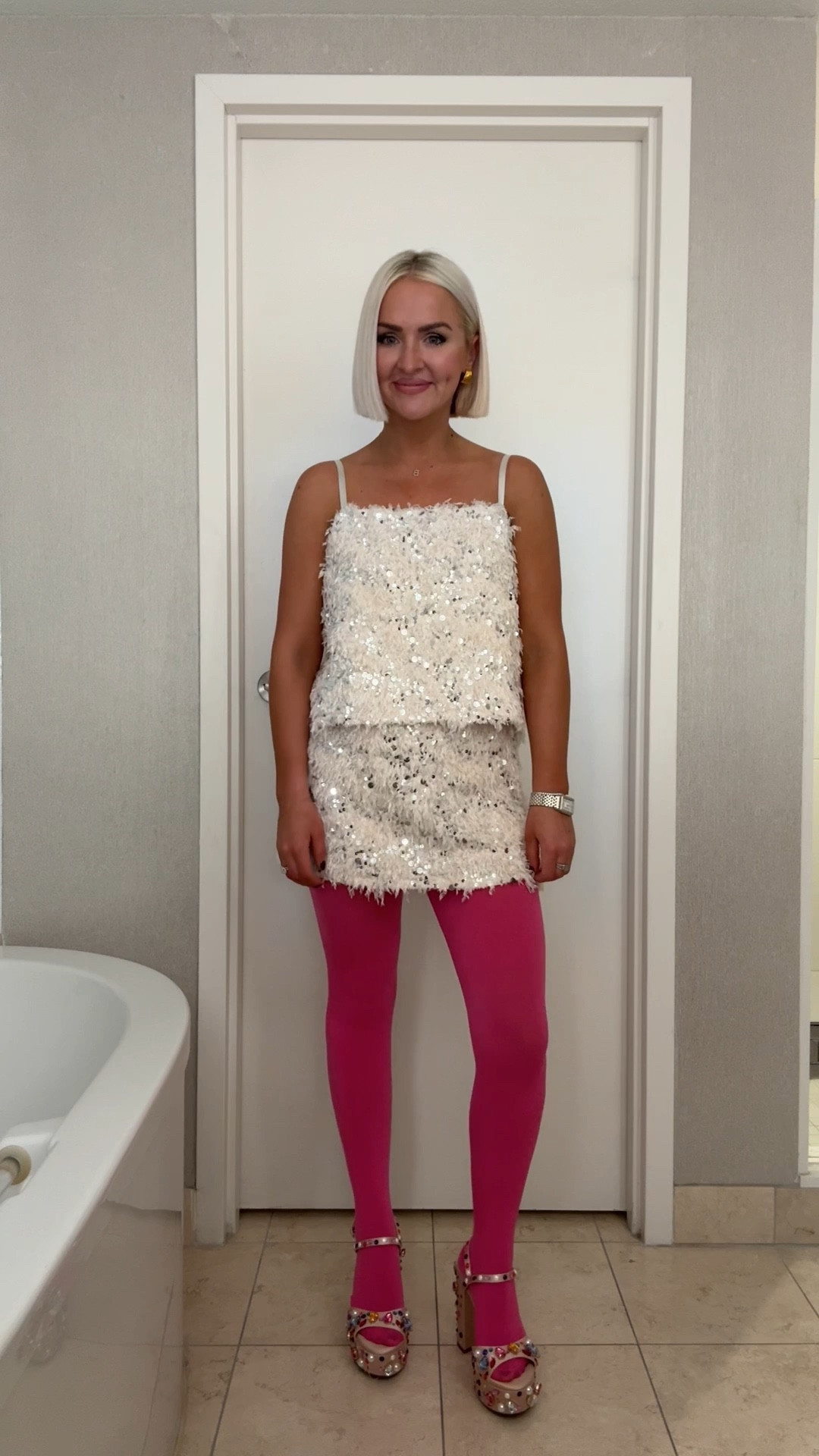 30% OFF - Las vegas outfit / Vegas style / feather top / feather skirt / feather sequin outfit / NYE outfit / New Year’s Eve outfit 
Size: XS

#LTKSaleAlert #LTKHoliday #LTKCyberWeek