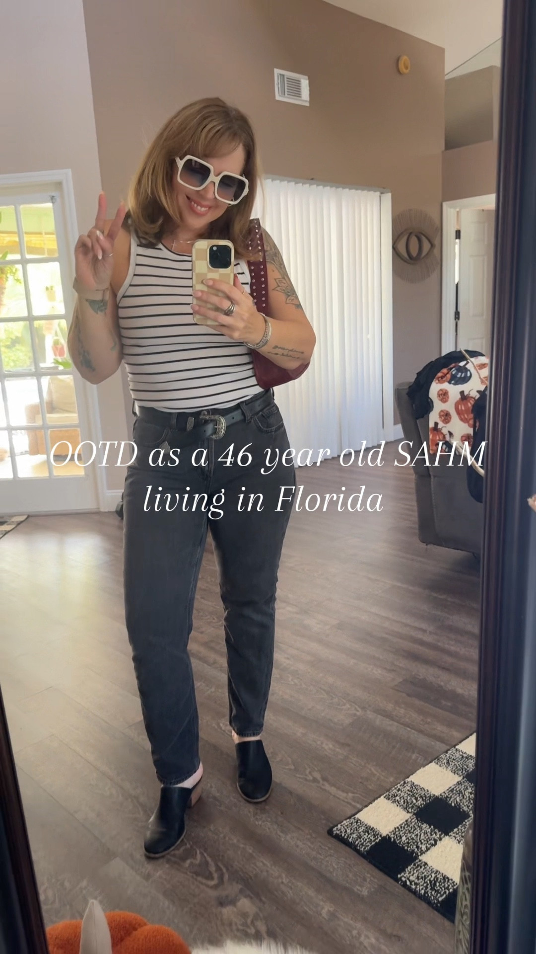 I think I might have an addiction to these AE strigid mom jeans! I'll 🔗 them in my LTK 🙌🏻🛍️ #OOTD #momstyle #falloutfits #floridalife #midsizeoutfitinspo 

#LTKMidsize #LTKmomlife #LTKootd