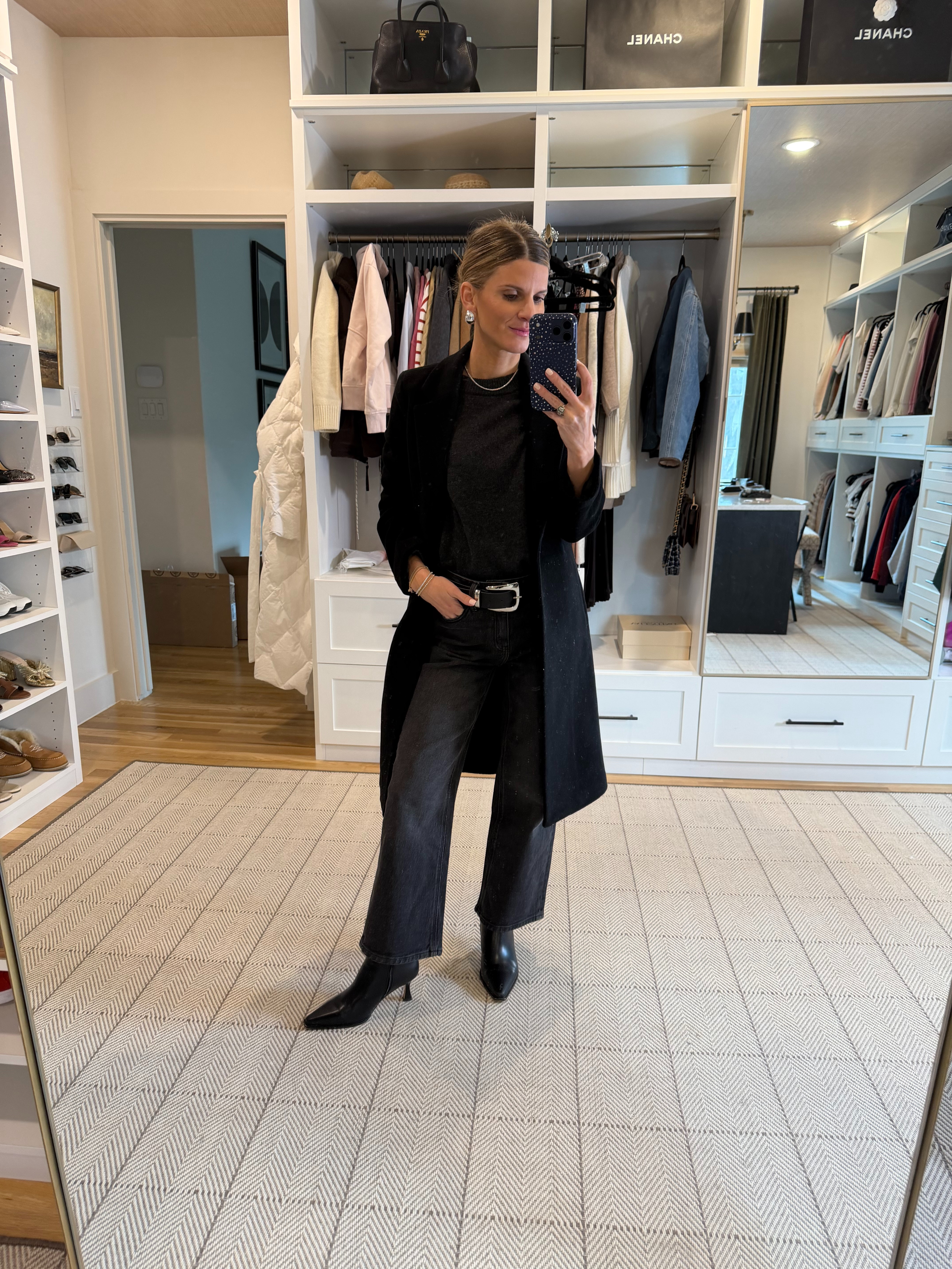 @onequince dark basics. Wearing XS in mongolian cashmere sweater and the wool coat. TTS in jeans #quincepartner 

 
