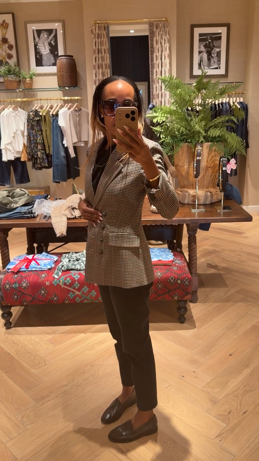 Tried on this double breasted blazer at the store 🖤

#LTKootd #LTKdayinmylife #LTKHoliday