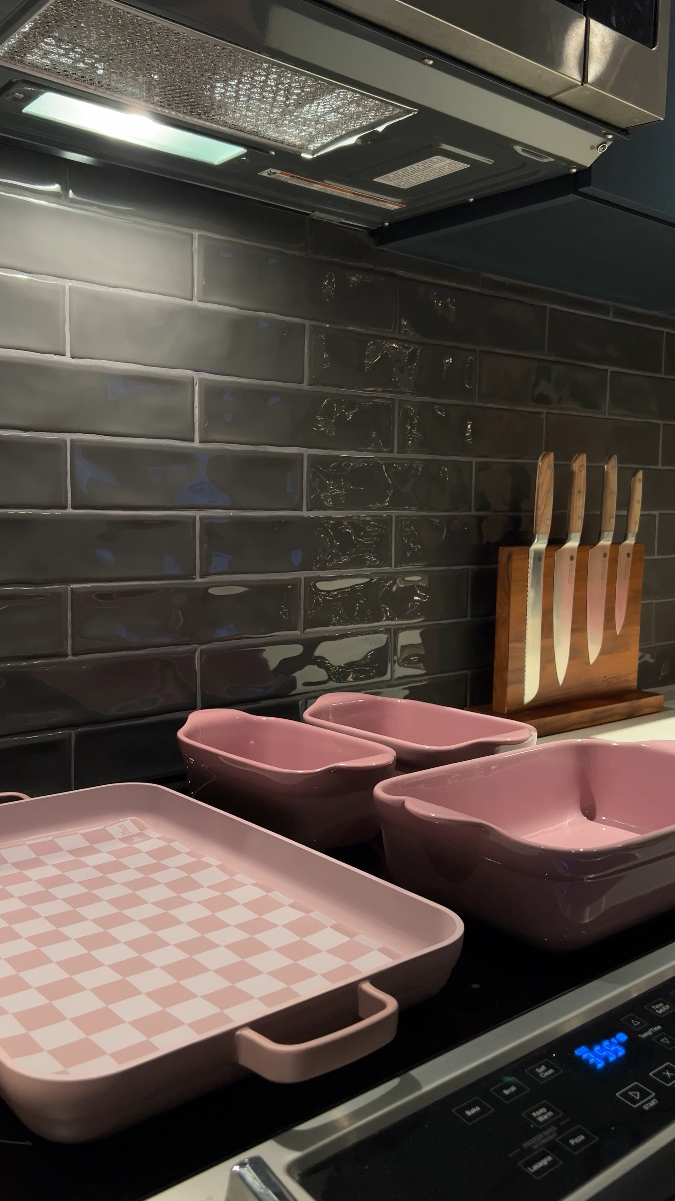 guussshiiing over my new lavender ovenware set from our place! love the non-stick mat that the pan comes with, making it super easy to clean after using. i mean, the color? everything 💗😍

#LTKhome