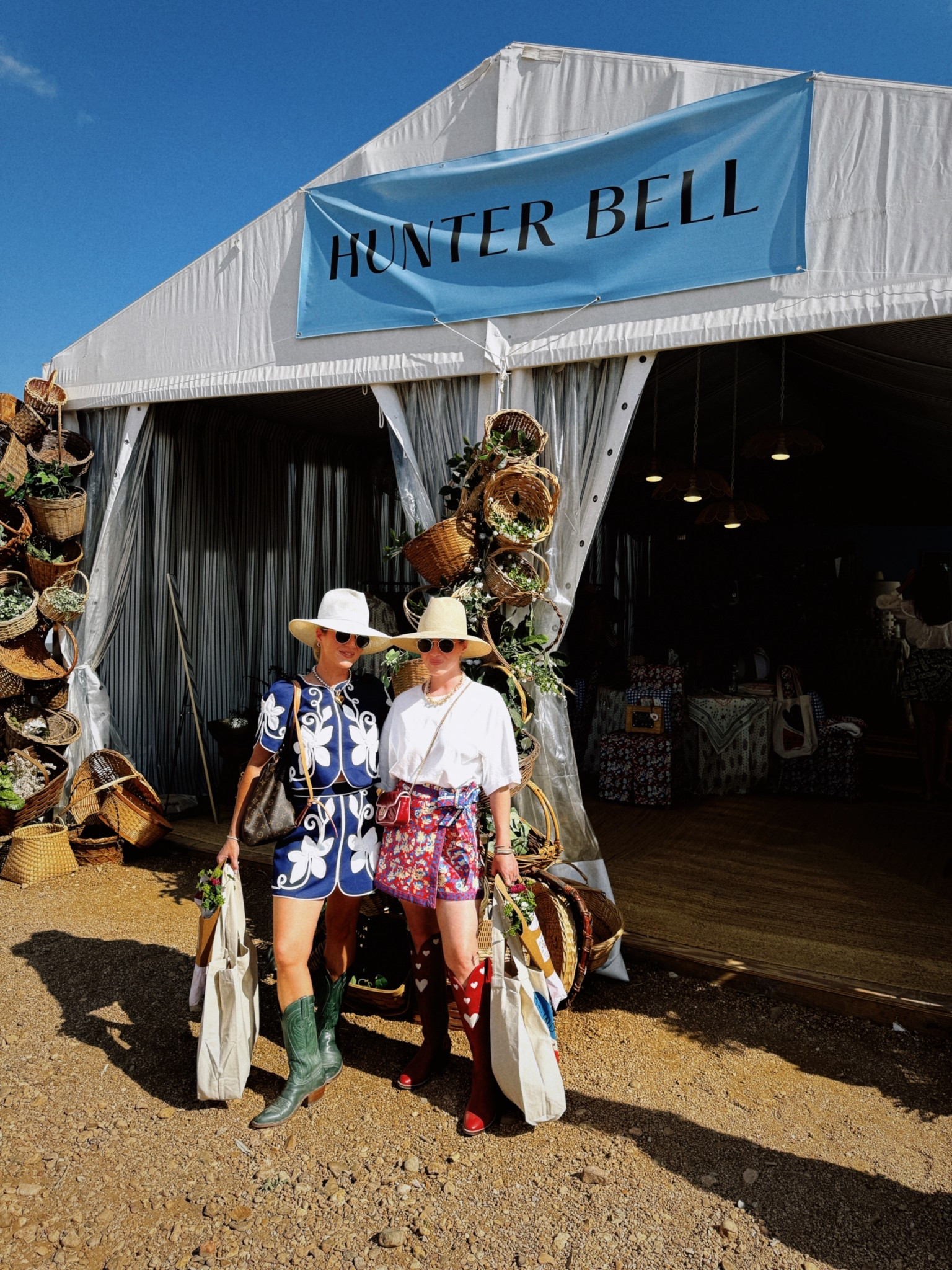 A Round Top Fall Show in the dust //