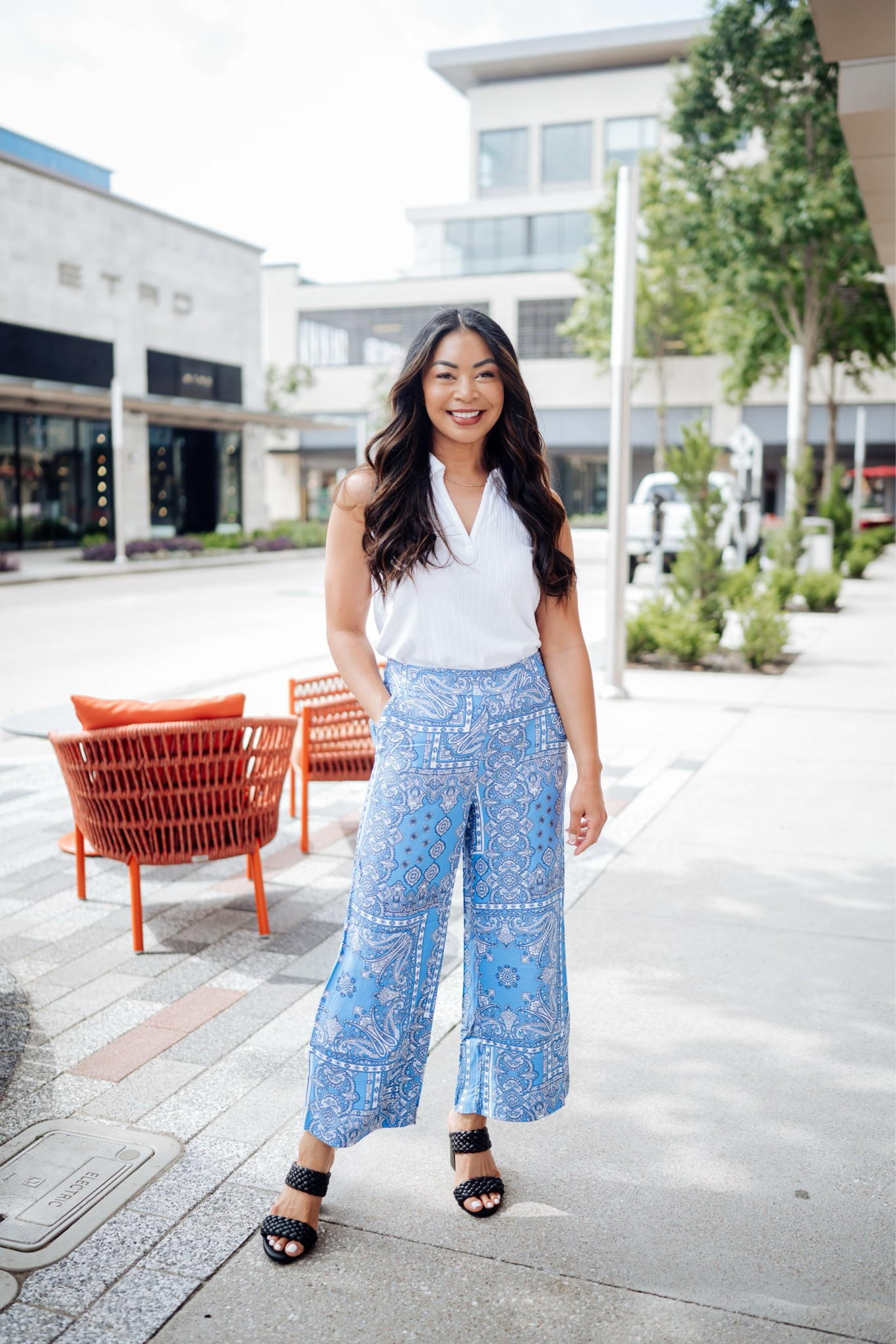 How cute are these bandana print pants from Loft?! They make for the perfect summer work outfit! 

Loft - Wide Leg Pants - V Neck Tank Top - Summer Outfit - Summer Work Outfit - Summer Business Casual Outfit 

#LTKunder100 #LTKstyletip #LTKworkwear