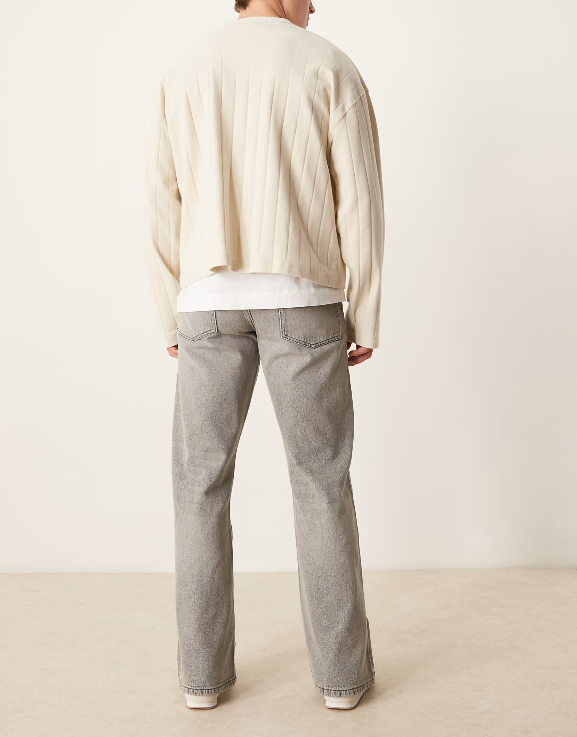 ASOS DESIGN – Weite Schlagjeans in grauer Vintage-Waschung | ASOS (Global)