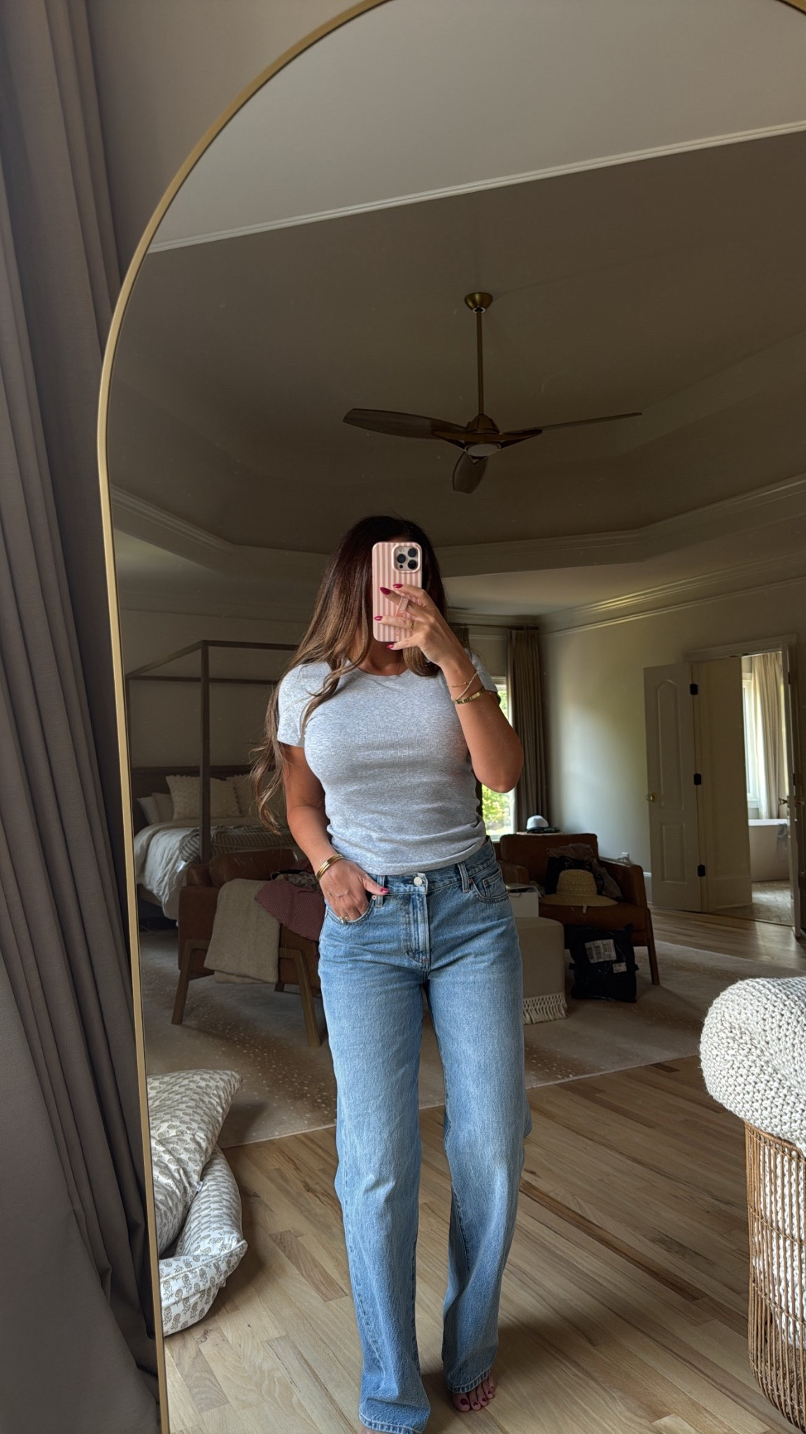 Basic tee - medium 
jeans - 28 color 7 YRS BLEU TABOO
phone case code GBCLARK