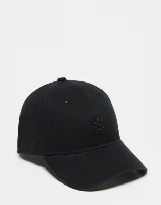New Era 9Twenty NY Yankees mini logo unisex cap in black | ASOS (Global)