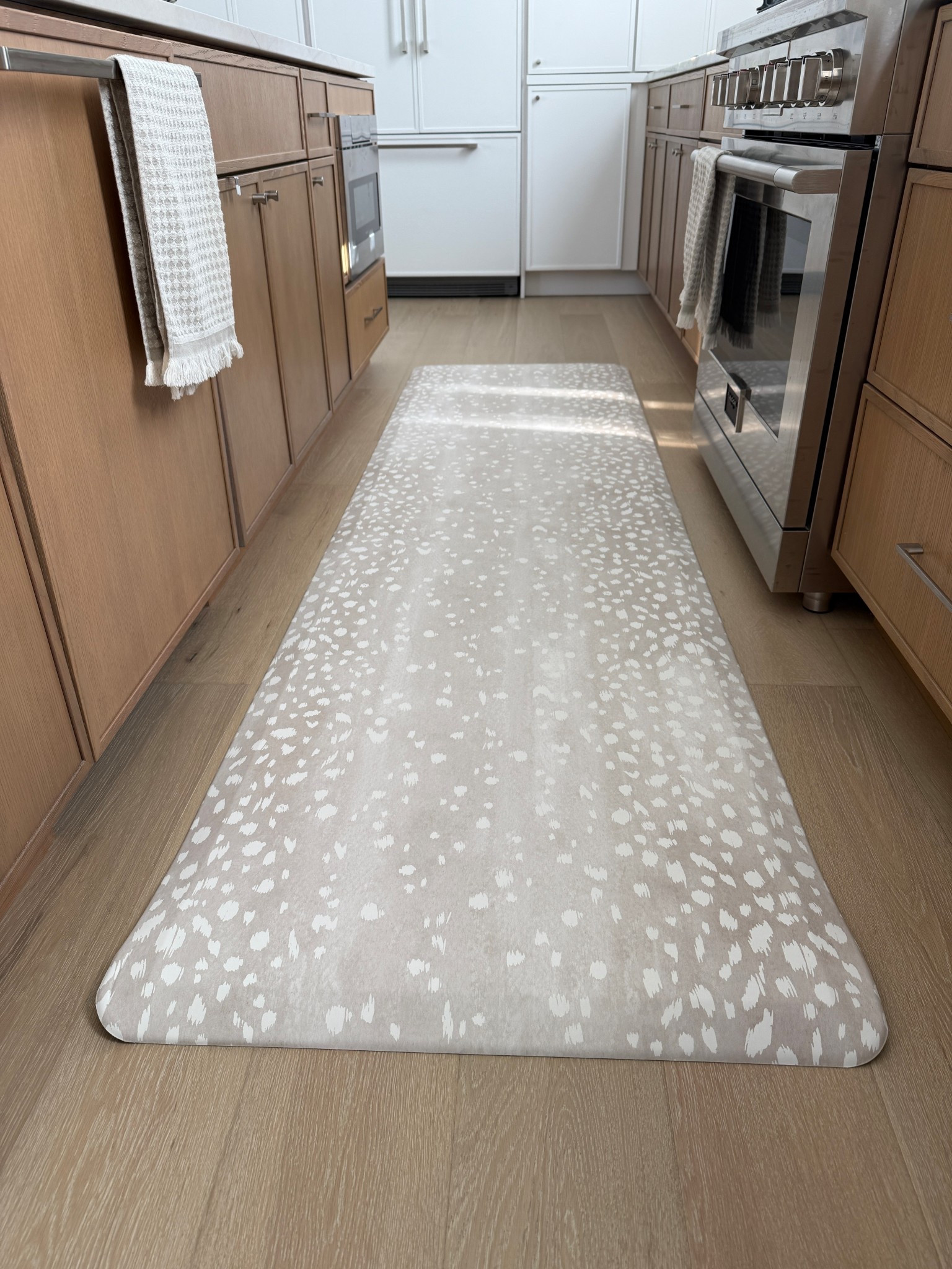 My standing mat is now 25% off and comes in tons of patterns. Love this because it wipes clean and it supportive for the kitchen 

#LTKCyberWeek #LTKHome #LTKSaleAlert