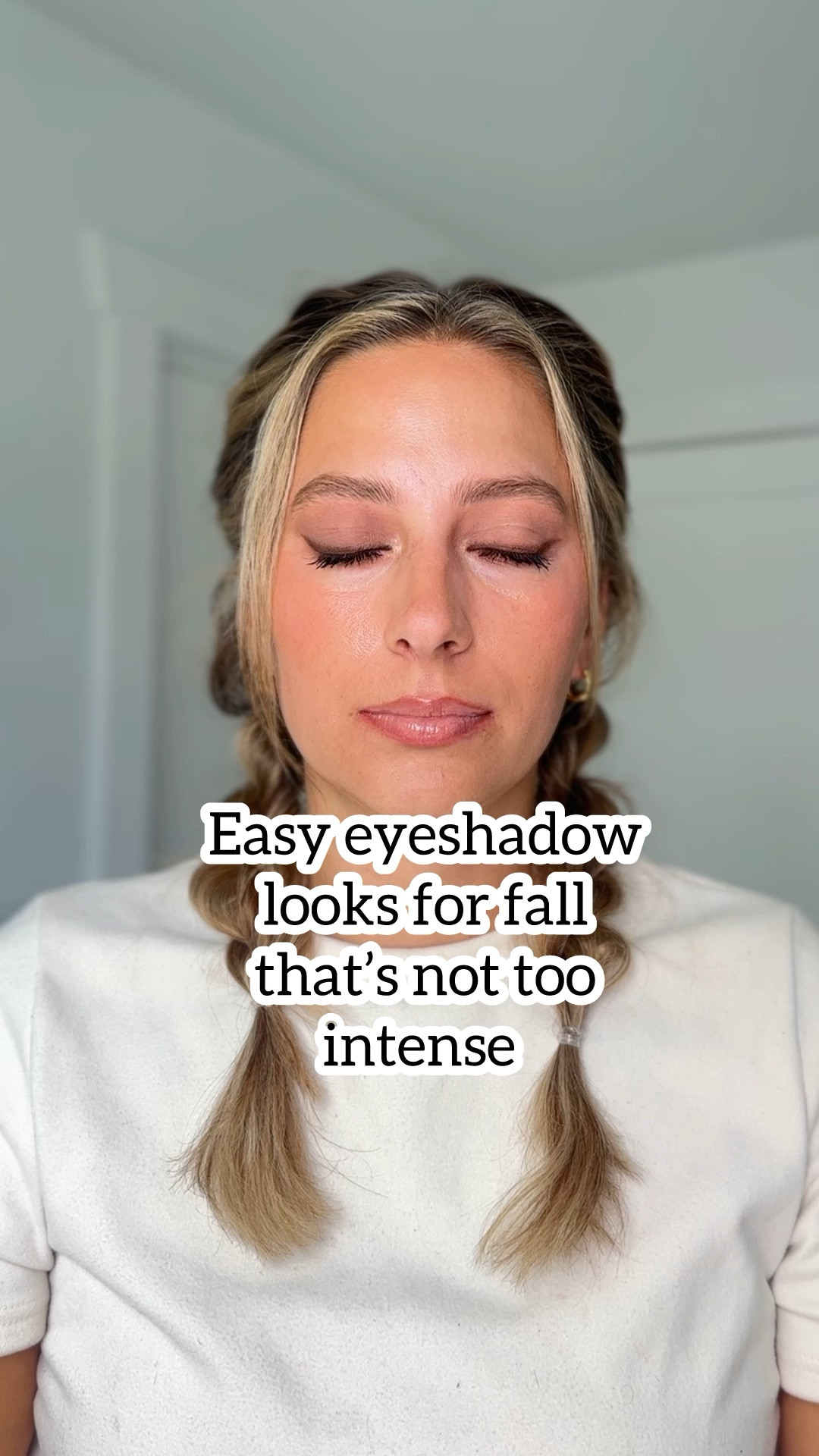Easy eyeshadow makeup look for fall! I love how natural this eyeshadow look is. No false lashes or heavy eyeliner! Perfect for mature eyes too. 
-
#makeup #easymakeup #easymakeuplook #naturalmakeup #naturaleyeshadow #lightmakeup #naturalmakeuplook #maturemakeup #makeupproducts #ultaproducts 

#LTKSaleAlert #LTKFindsUnder100 #LTKBeauty