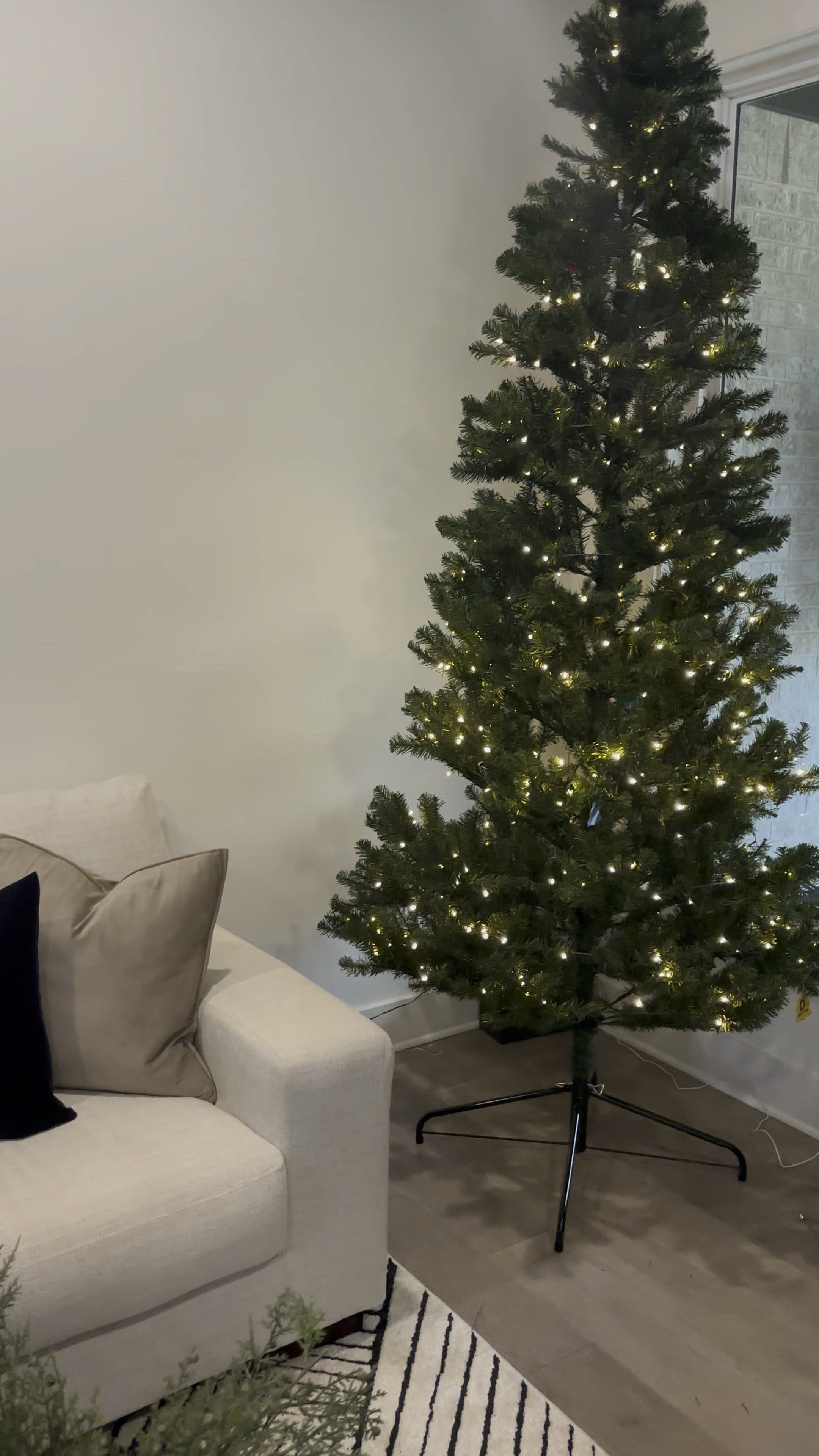 Perfect slim 9th Pre Lit Christmas tree🌲