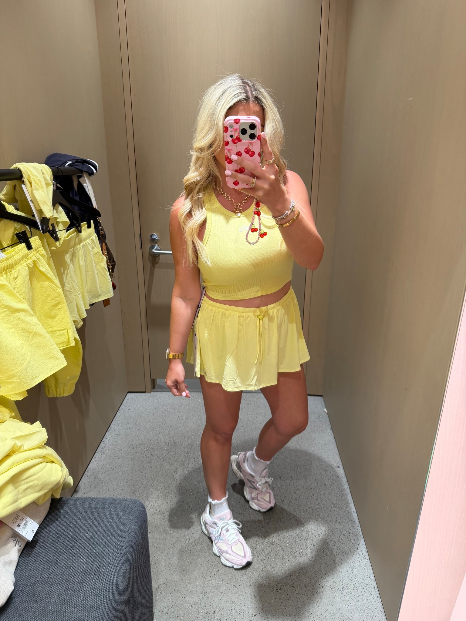 New Alo sunshine color!
Size small
New balance tts