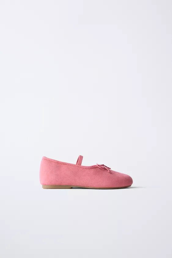 Ballet flat with bow detail. Elastic strap on the instep for a better fit. Flexible insole. Rubbe... | Zara US
