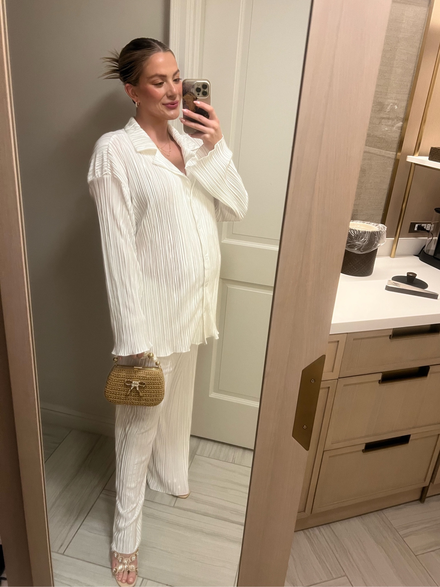 Tonight’s babymoon bump friendly outfit, comfortable pleated pant and button up top set with kitten heels and statement clutch 

#LTKHoliday #LTKstyletip #LTKbump