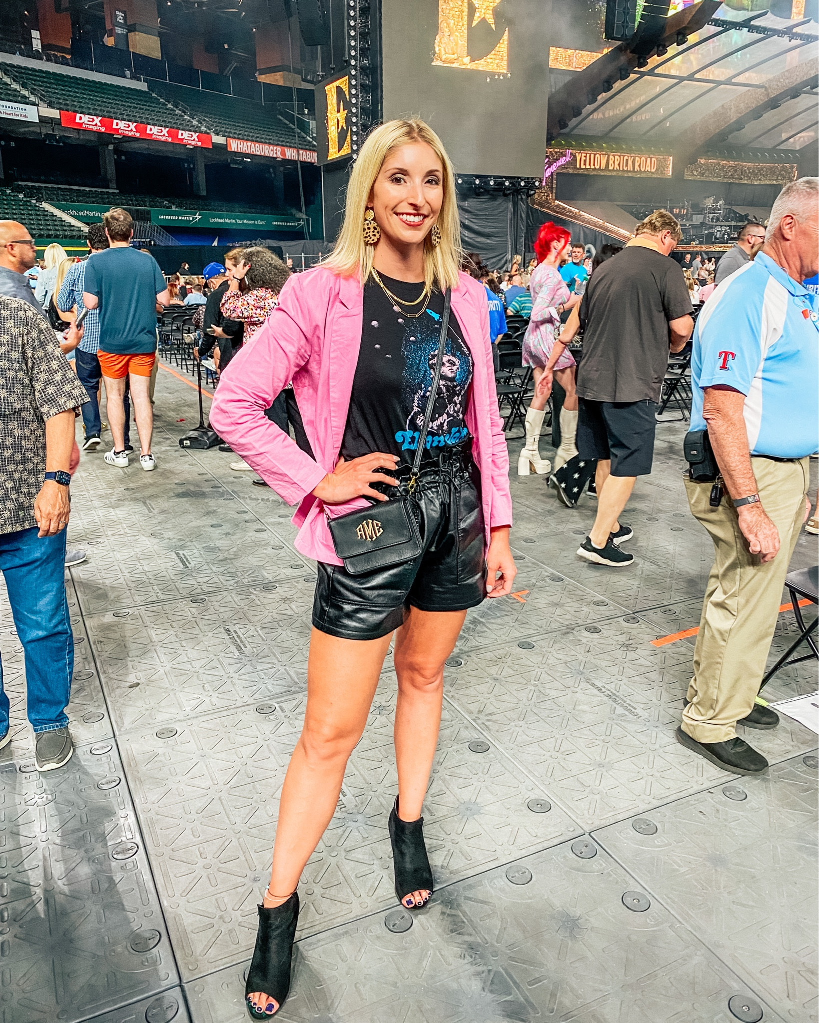 An EPIC night seeing Elton John called for a bright & fun outfit in honor of the rocket man himself! 🚀🕺🏼🤩💕


#LTKSeasonal #LTKfit #LTKunder50