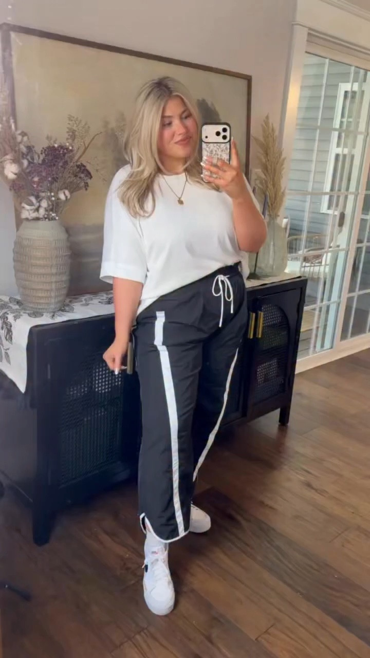 Outfit of the day 🖤 keeping it simple, chic, and effortless!!✨🙌

#LTKActive #LTKmomlife #LTKootd