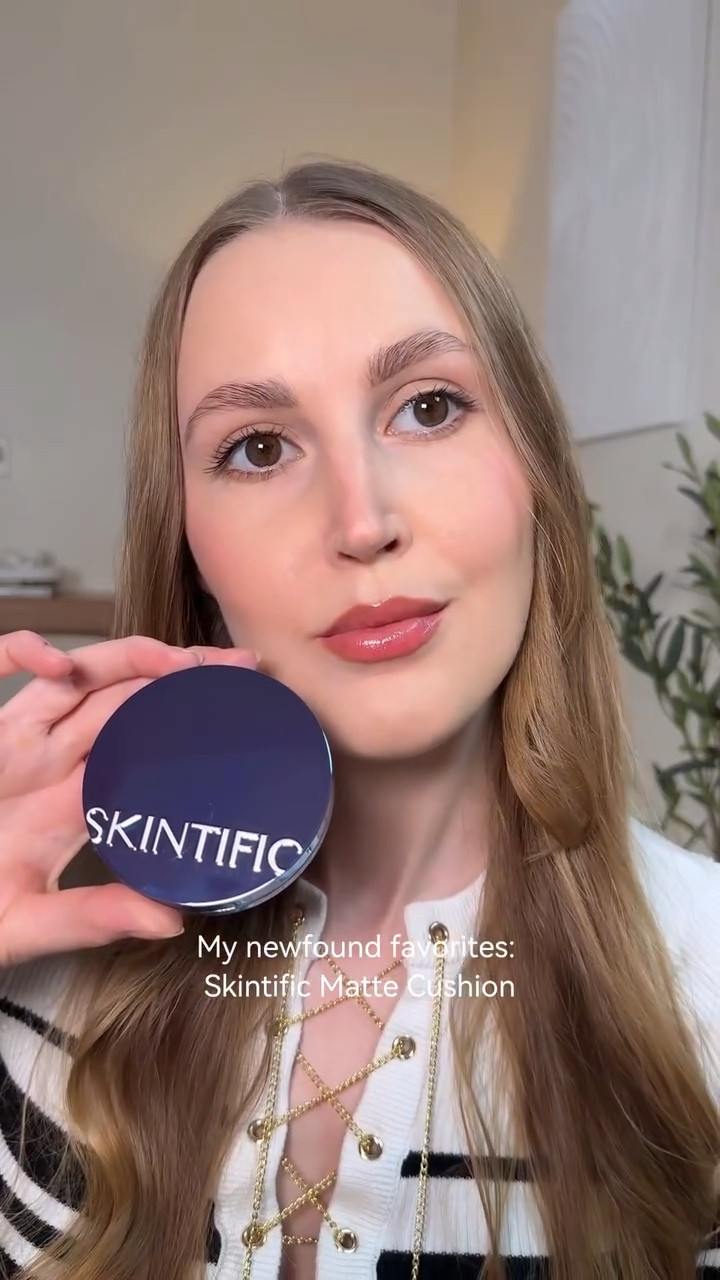 Flawless matte skin that lasts all day ✨💛
Lightweight, high coverage, and oil-free — skin looks smooth, even, and naturally perfected.

@skintificofficial keeps my complexion shine-free without feeling heavy 🤍
No filter, just good base.

#skintificpartner #mattebase #flawlessskin #oilfree #reelsbeauty