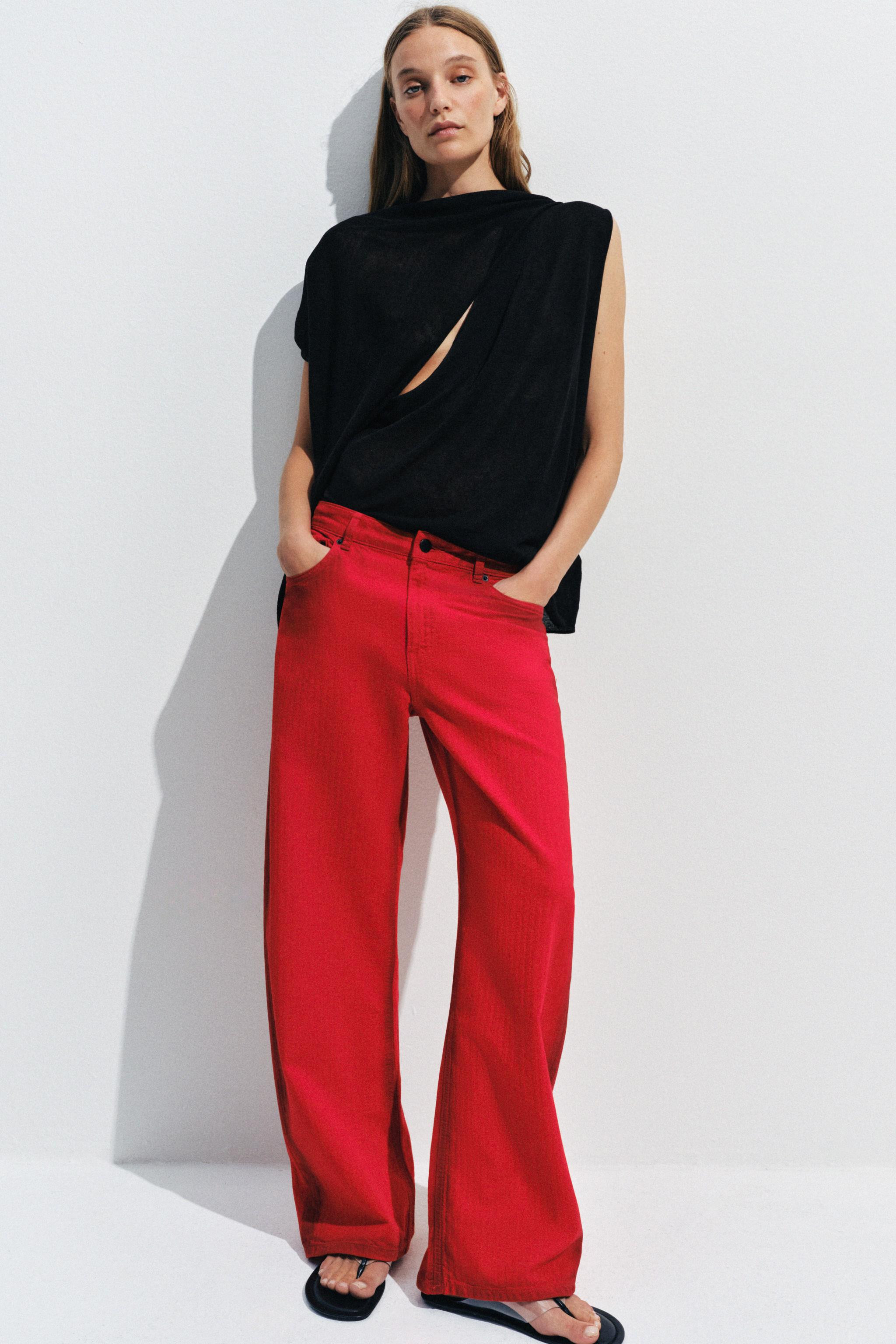 Fine knit top with a fluid neckline and sleeveless design. Features a wrap-front. | Zara US