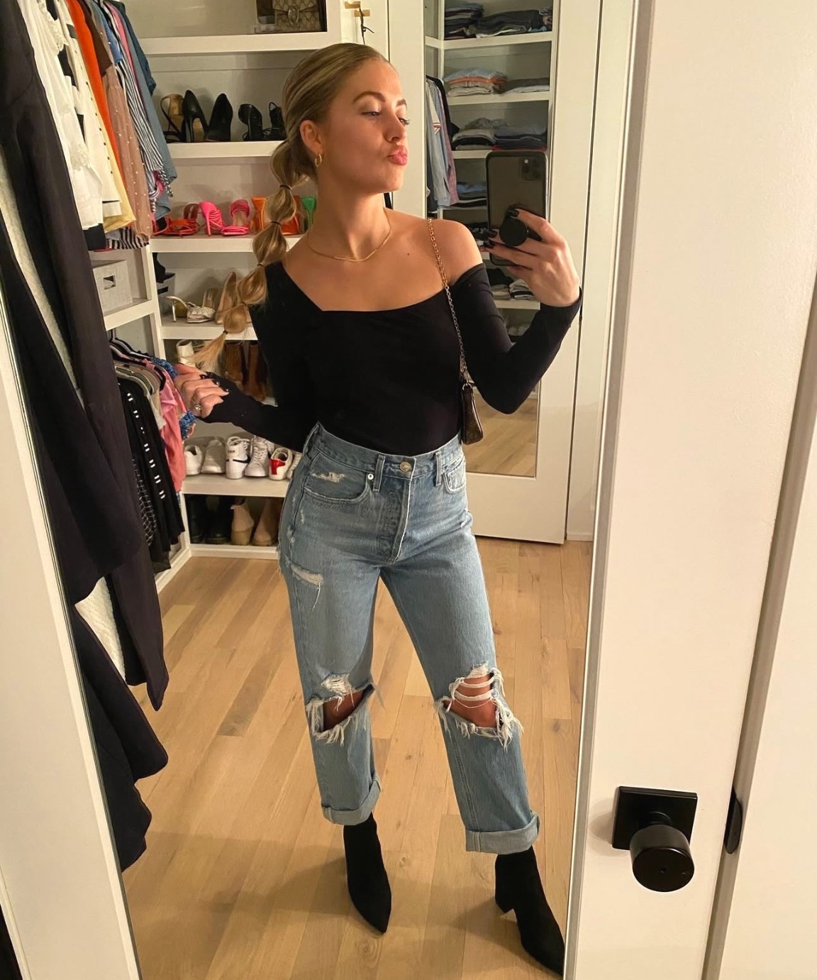 Fall basics I wear on repeat! BEST JEANS EVER! 
#revolve #jeans #bubblehair

#LTKSaleAlert #LTKStyleTip #LTKSeasonal