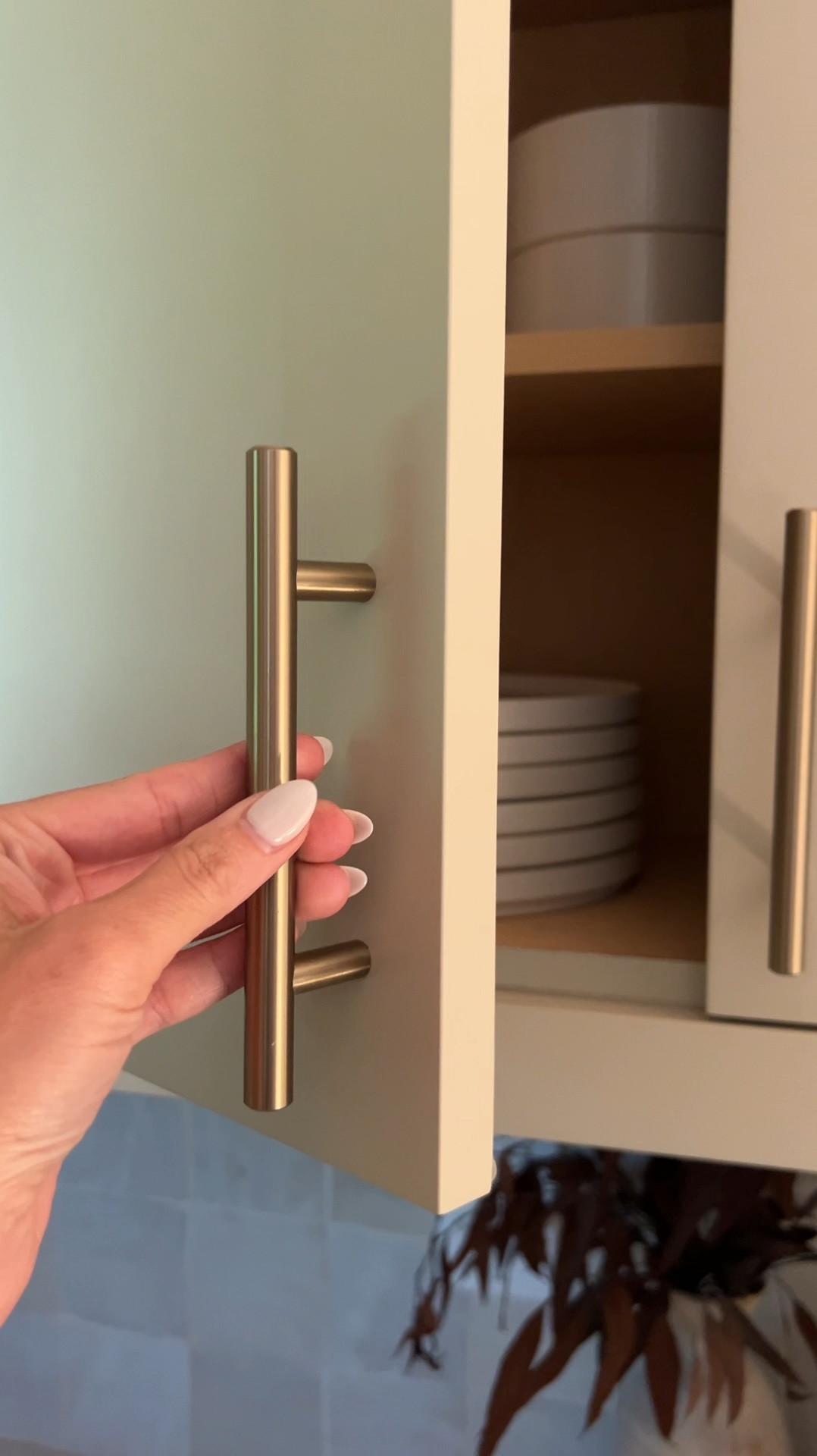 My champagne bronze door handles from @homedepot . Under $8/handle & amazing quality! 

#LTKhome #LTKfindsunder50 #LTKstyletip
