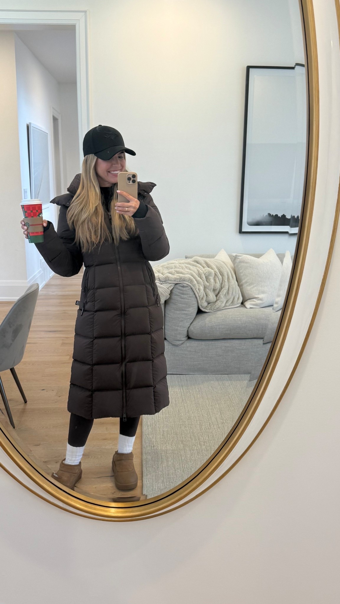 The jacket colour is sold out but it’s rich mocha brown! Love the fit of the new snug super puff!! I only wear lulu aligns now with pockets!!!! 