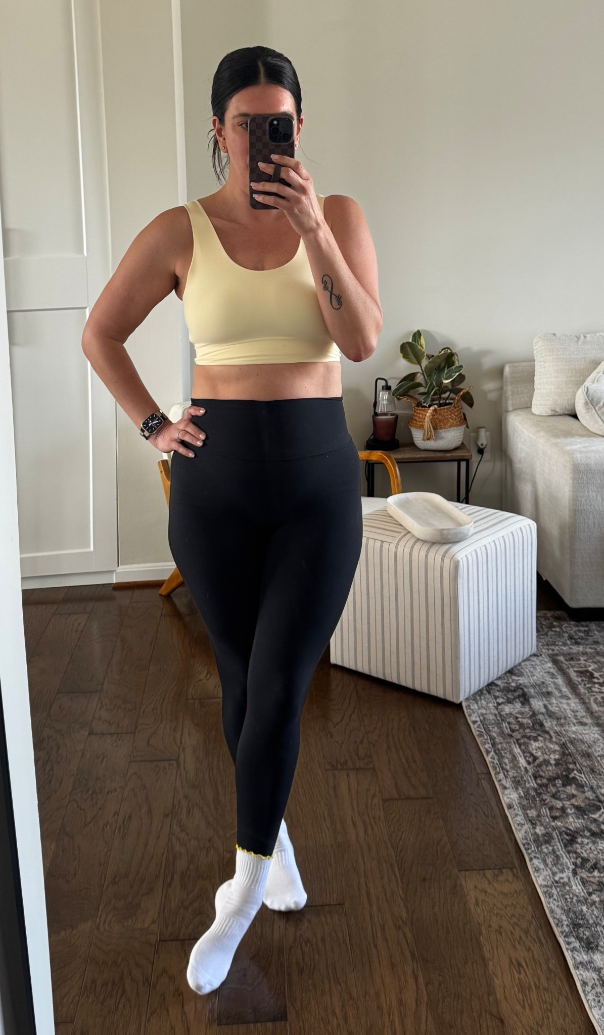 Pilates OOTD 

Target top
Abercrombie bottom 
Active wear 
Gym wear 
Black leggings 
Gym set 


#LTKootd #LTKMidsize #LTKActive