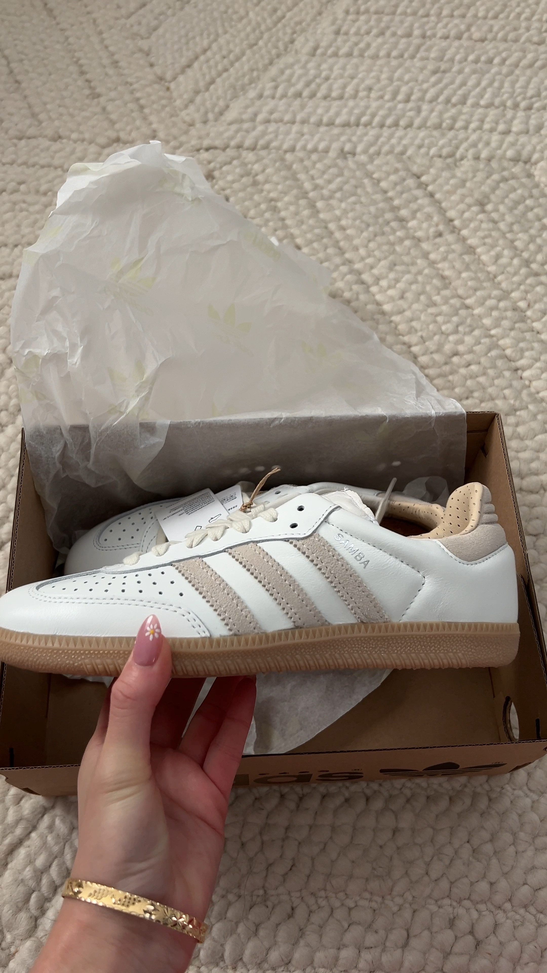 Light beige/white SAMBAS! Perfect neutral shoe!! #adidas #adidassambas

#LTKshoecrush