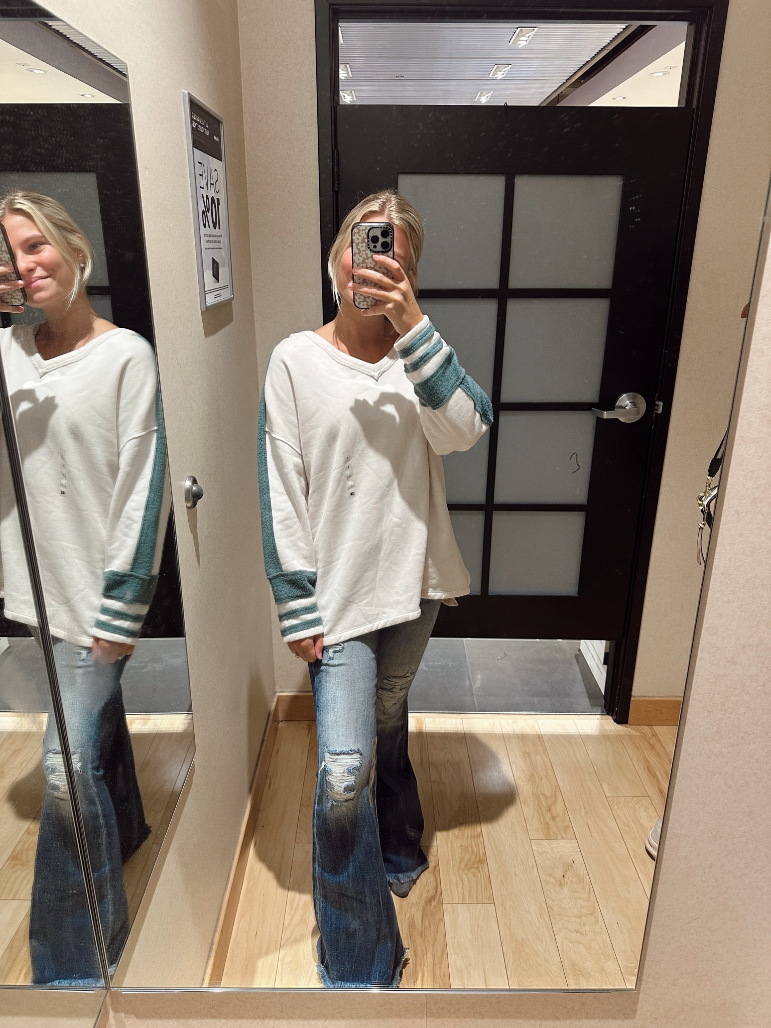These flares with an oversized sweatshirt 10/10🤩

#LTKFallSale #LTKStyleTip