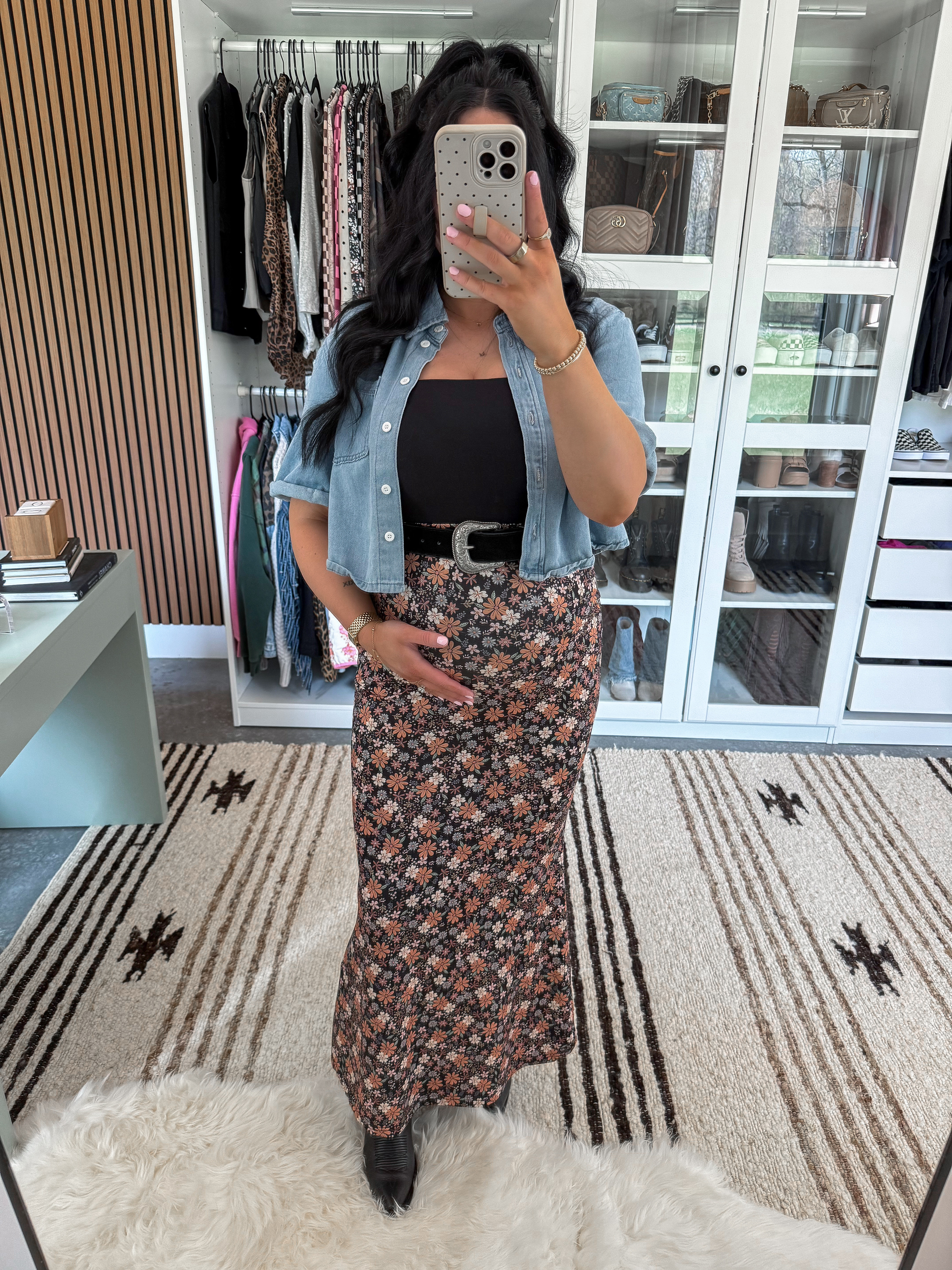 Spring Western OOTD 🖤

Tube Top - small
Denim Top - small
Skirt - small (has great stretch & is very bump friendly!)
Belt - small

This might be one of my favorite western looks yet! I love this floral skirt so much (actually shared it in another color when I did my Easter Outfits!) I paired it with a black basic tube top, this denim button down short sleeve top & my black Tecovas cowgirl boots! 

 

 

#LTKootd #LTKSeasonal #LTKBump