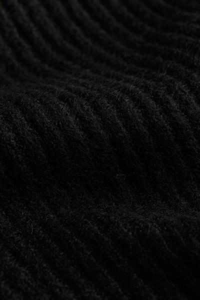 Oversized polo-neck jumper | H&M (UK, MY, IN, SG, PH, TW, HK)