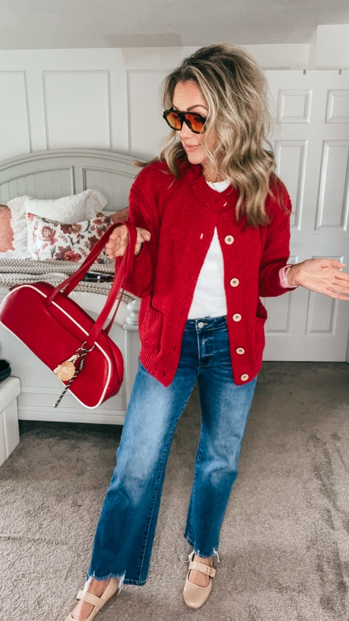 The redo cardigan for fall - wearing size M
Wear with white tee or tank and some blue jeans👌👌

#fallfashion #FallCardigan #WomenOver50 #MidlifeStyle

#LTKOver40 #LTKFindsUnder50 #LTKSeasonal