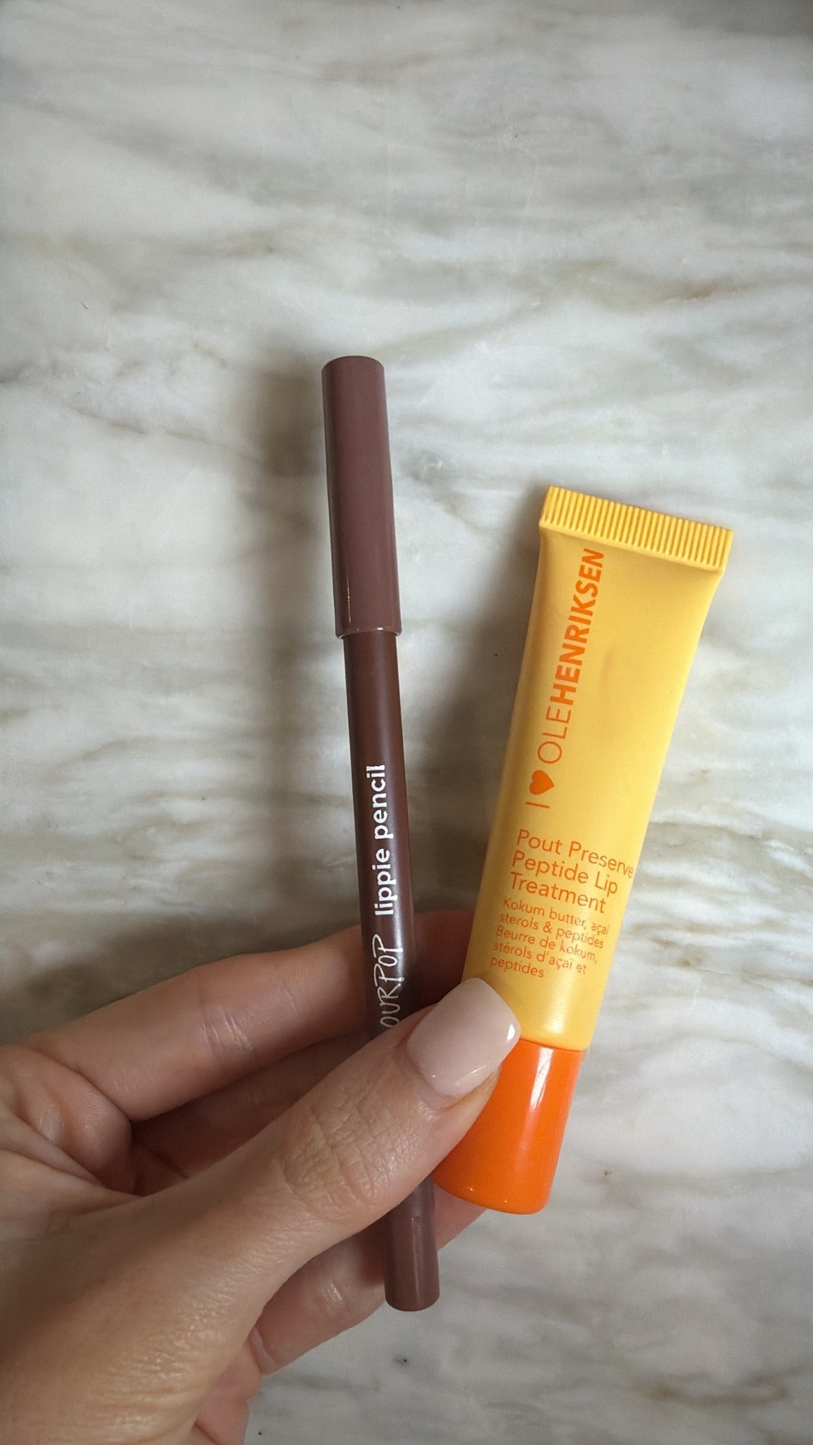 Today’s lip combo-
Liner in Ashton 
Lip balm in citrus sunshine glimmer