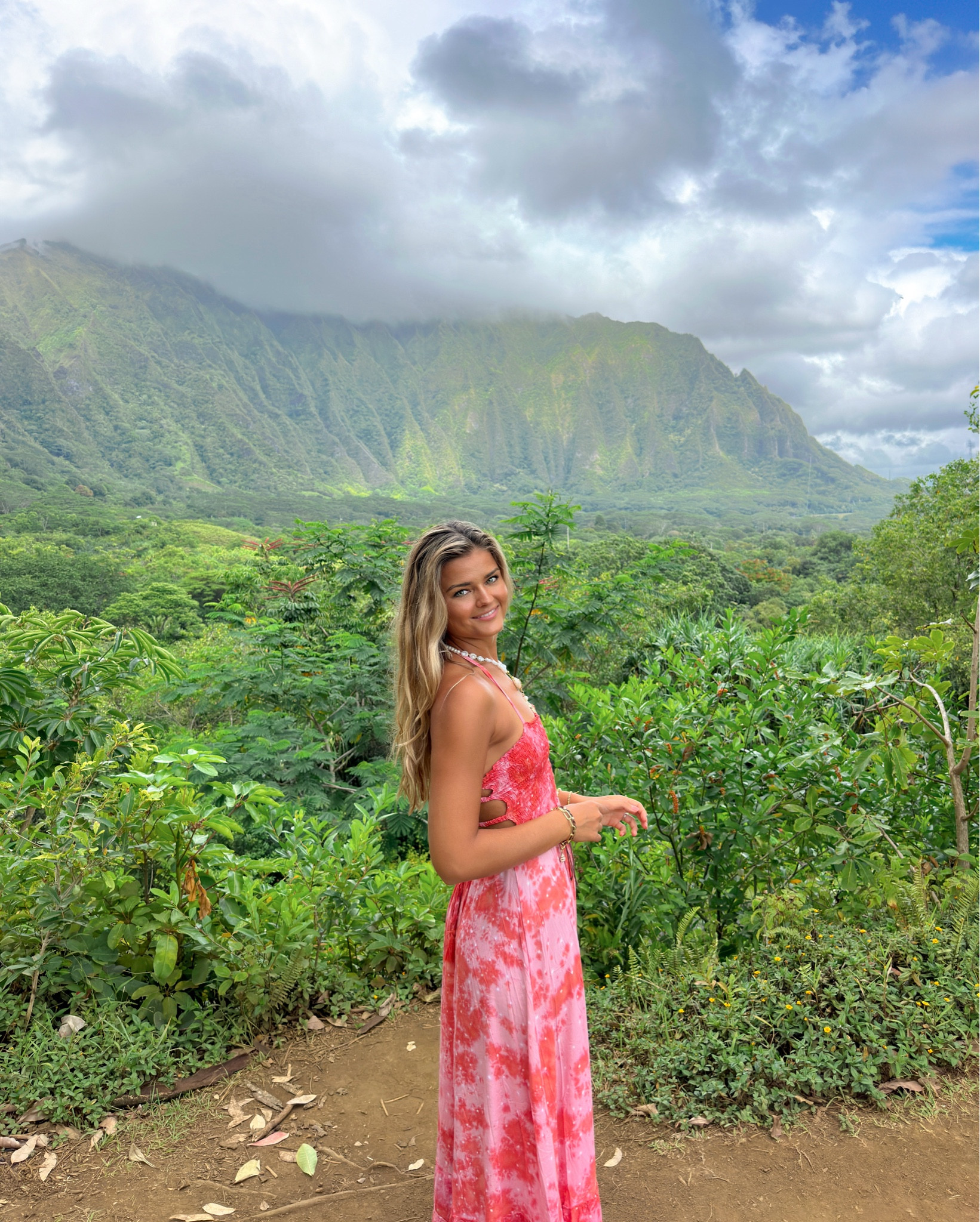 The most stunning dress for any occasion whether tropical or a birthday party! 

I am wearing a size small and am 5”8 