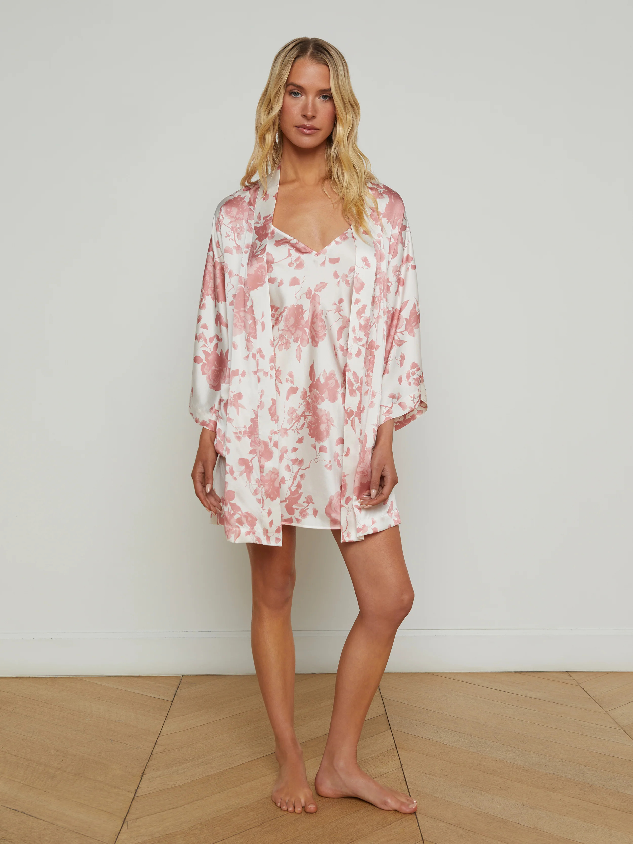 L'AGENCE - Inez Silk Robe in Ikebana Pearl/Dusty Rose | L'Agence