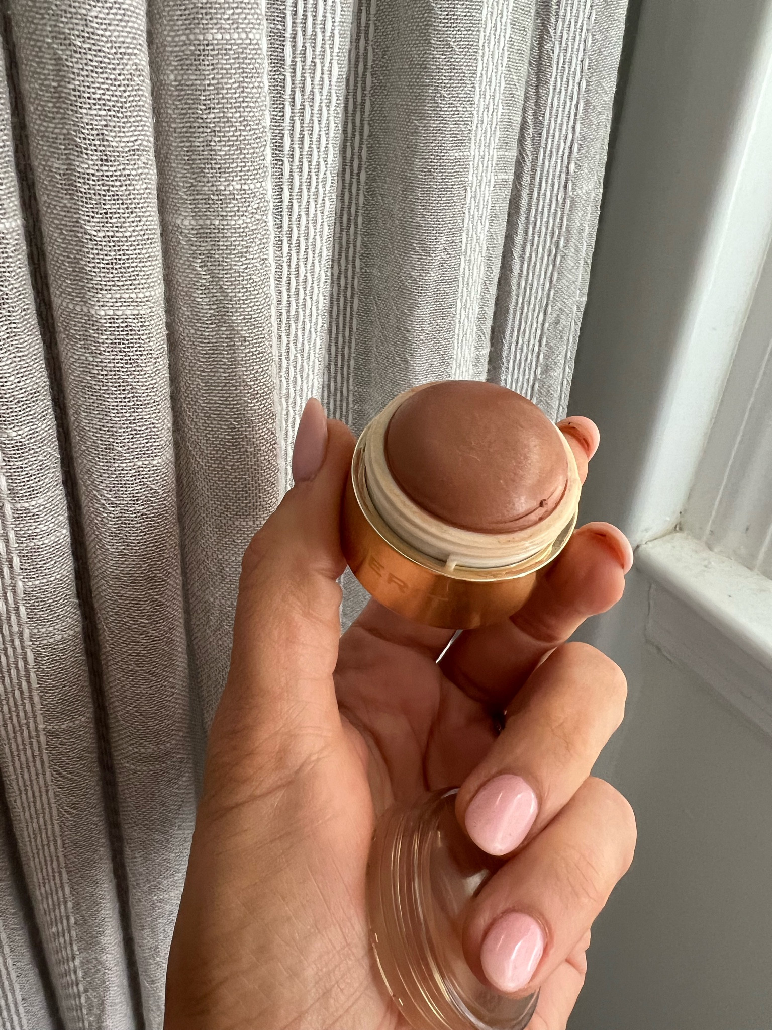 Merit- terracotta 
Saie- spicy

Wear the terra-cotta blush around your face for a sun kissed look! 

Summer beauty, beauty favorites, clean beauty, beach beauty, easy blush 

#LTKbeauty