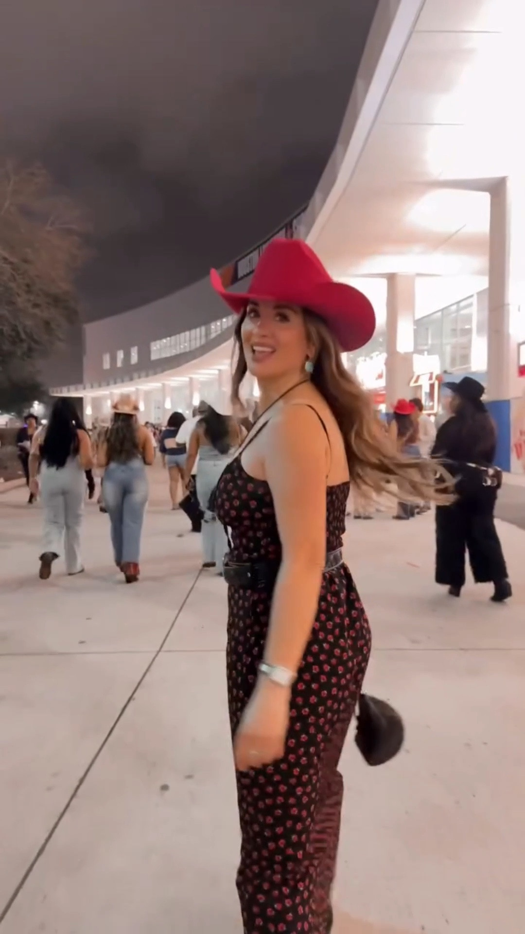 Thank you to the @kendrascott team for turning my week around with incredible seats at the Houston Rodeo to see @lizzobeeating with my youngest.

#LTKFestival #LTKOver40 #LTKSeasonal