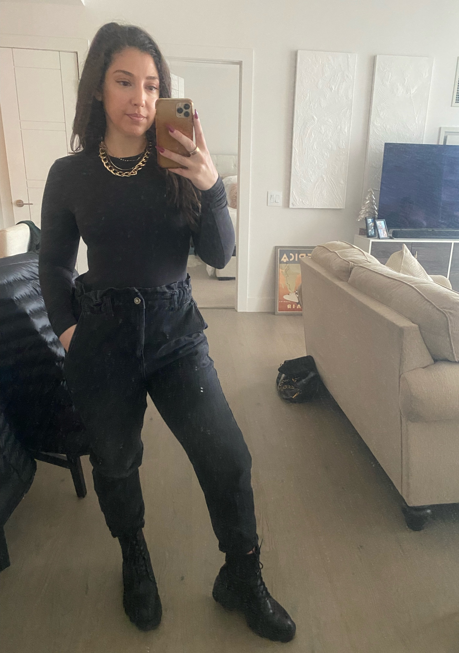 I finally got my hands on a Skims fits everybody long sleeve bodysuit and I definitely recommend it! I’m in size small and it’s perfect with high waisted denim. It’s so comfy!!

#LTKSeasonal #LTKHoliday #LTKGiftGuide