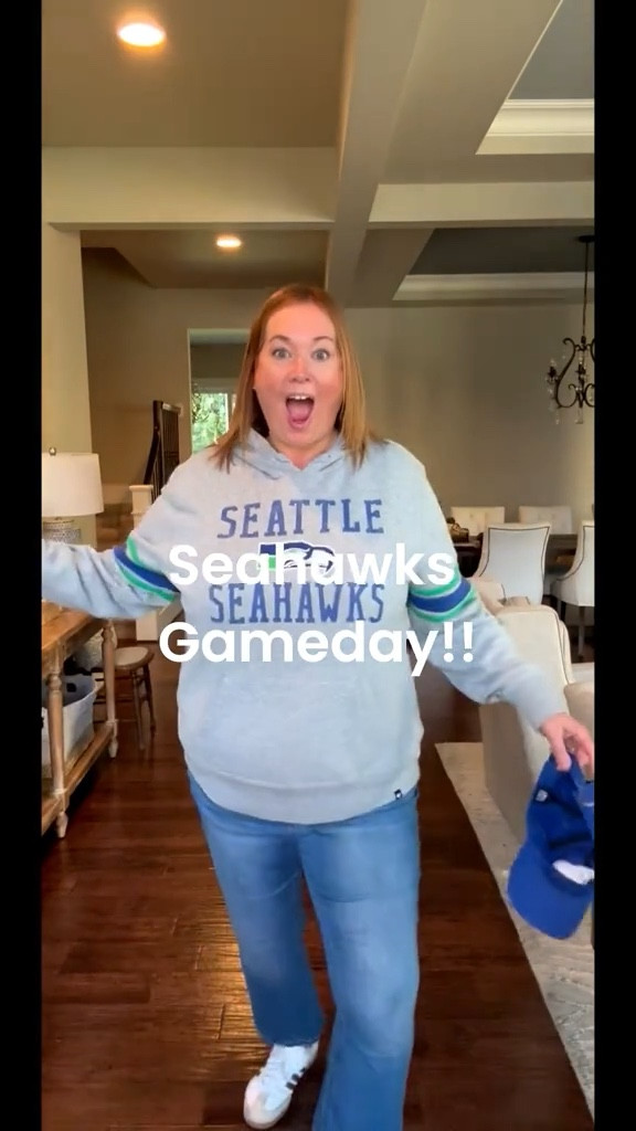 🏈 Stadium bound & game day ready! 📣
Layered up in my favorite fan gear to watch the game live! Sharing all the deets on this comfortable yet chic stadium outfit. Whether you're in the stands or planning your next tailgate, these pieces are clutch. 🏟️✨
Let’s go team! 💙💚🏈

#seahawks
#football
#gamedaystyle
#stadiumoutfit
#sportychic
#gamedayvibes

#LTKMens #LTKootd #LTKPlusSize
