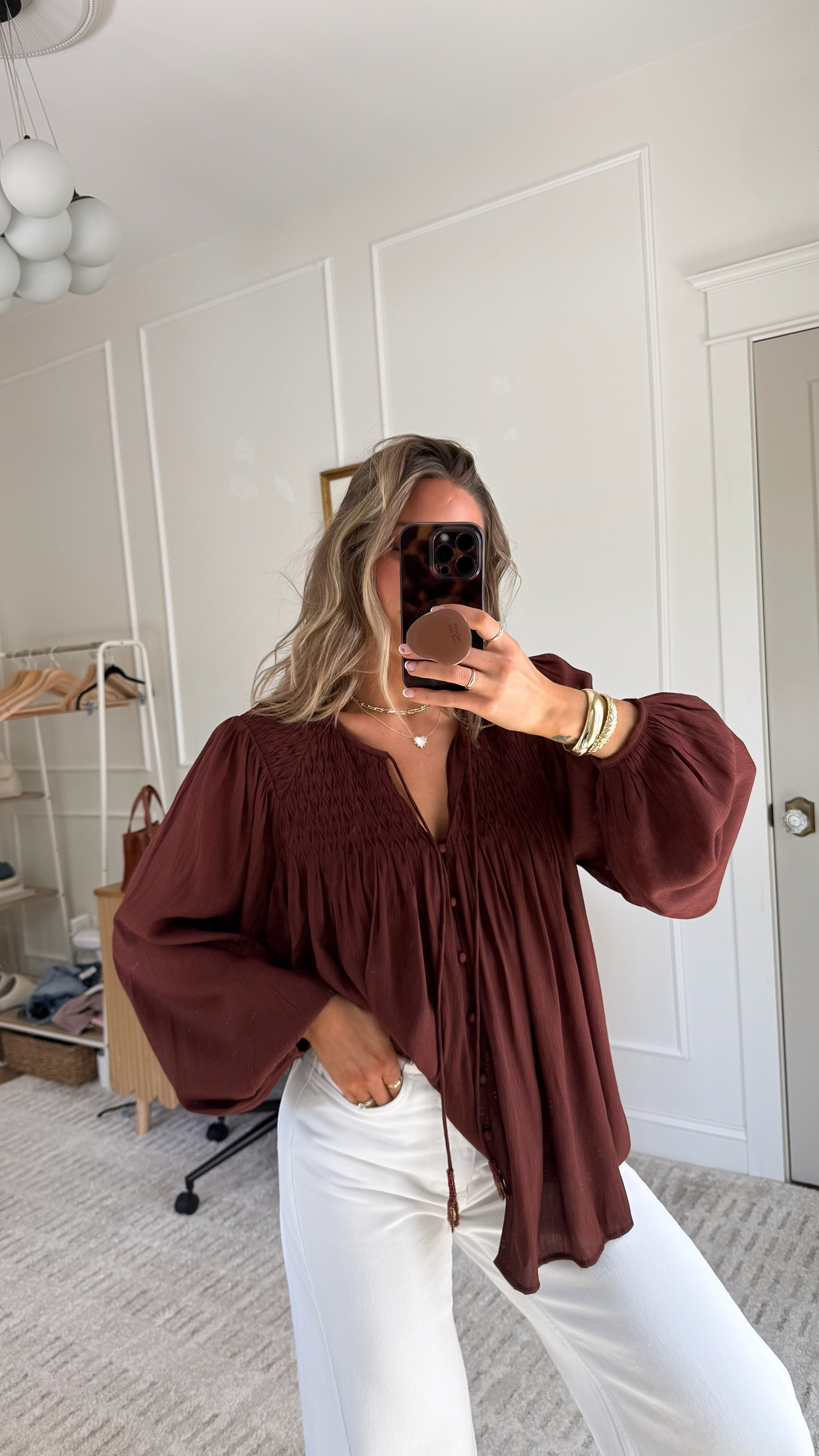 Flowy blouse in a rich brown color! I did a side bra tuck to give it some extra shape! Wearing in a size small.

Summer Outfit
Casual Summer Fit
Matching Set
Zara
Zara Looks
Zara Creators
Zara Influencers 

 

#LTKSummerEdit #LTKFindsUnder100 #LTKStyleTip
