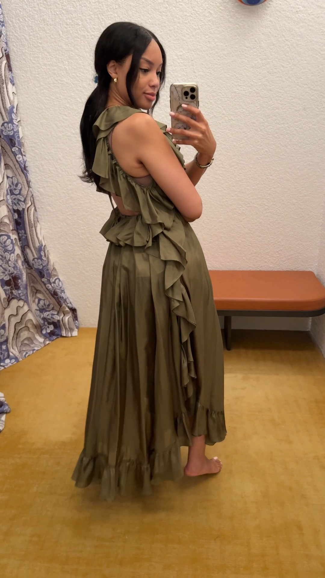 Would you wear this Zimmermann Cascadian Ruffle Midi Dress belted or unbelted? I loved the unbelted look 💚 wearing size 0 here 

Midi dress, Zimmermann dress, cascading, ruffles, resort wear, resortwear, vacation dress, resort looks

#LTKStyleTip