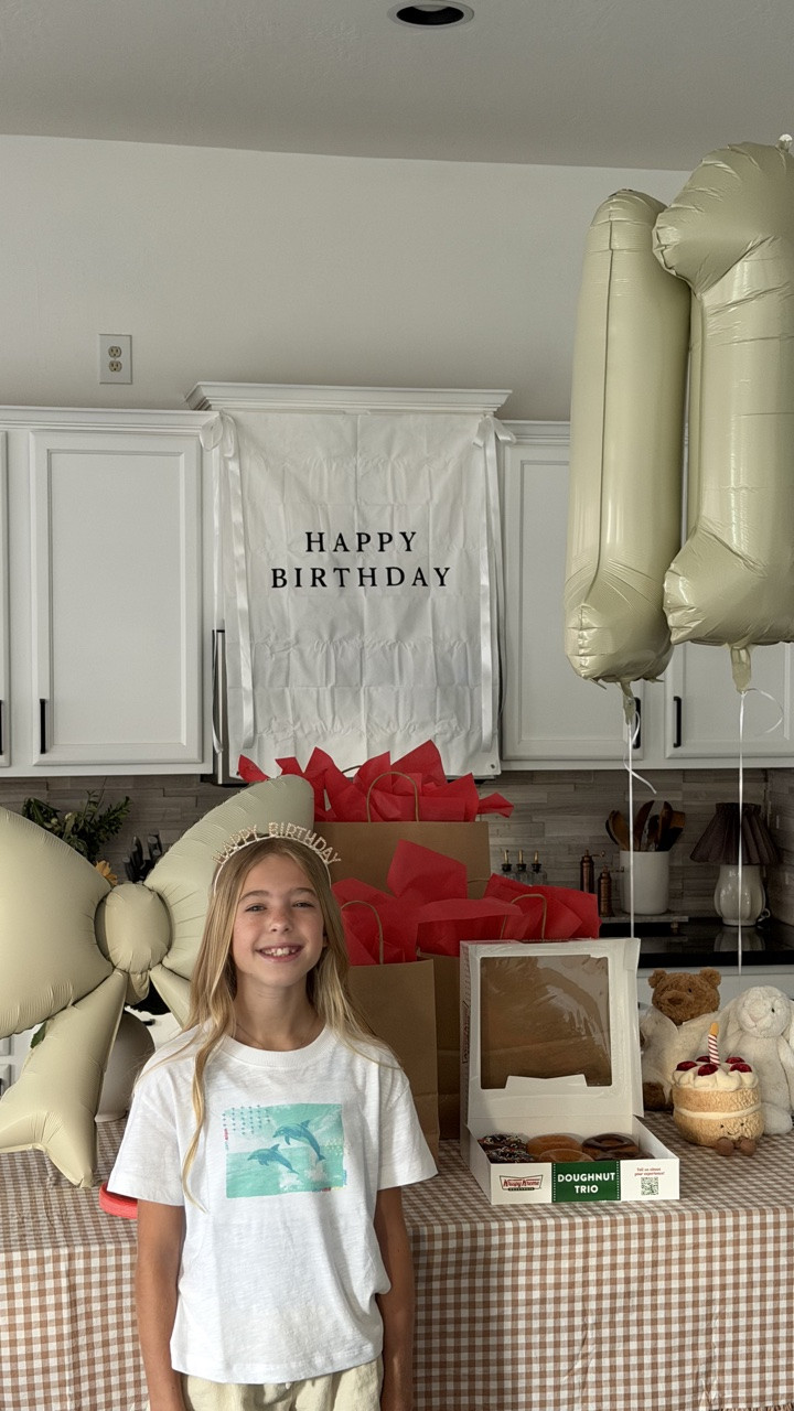 woke up early to surprise my daughter with a Jellycat-themed birthday setup 🎂🧸✨ every little detail felt so worth it when she walked in 

comment SHOP for the links 

#birthdaysetup #birthdaysurprise #jellycat #partysetup #elevenyearsold
